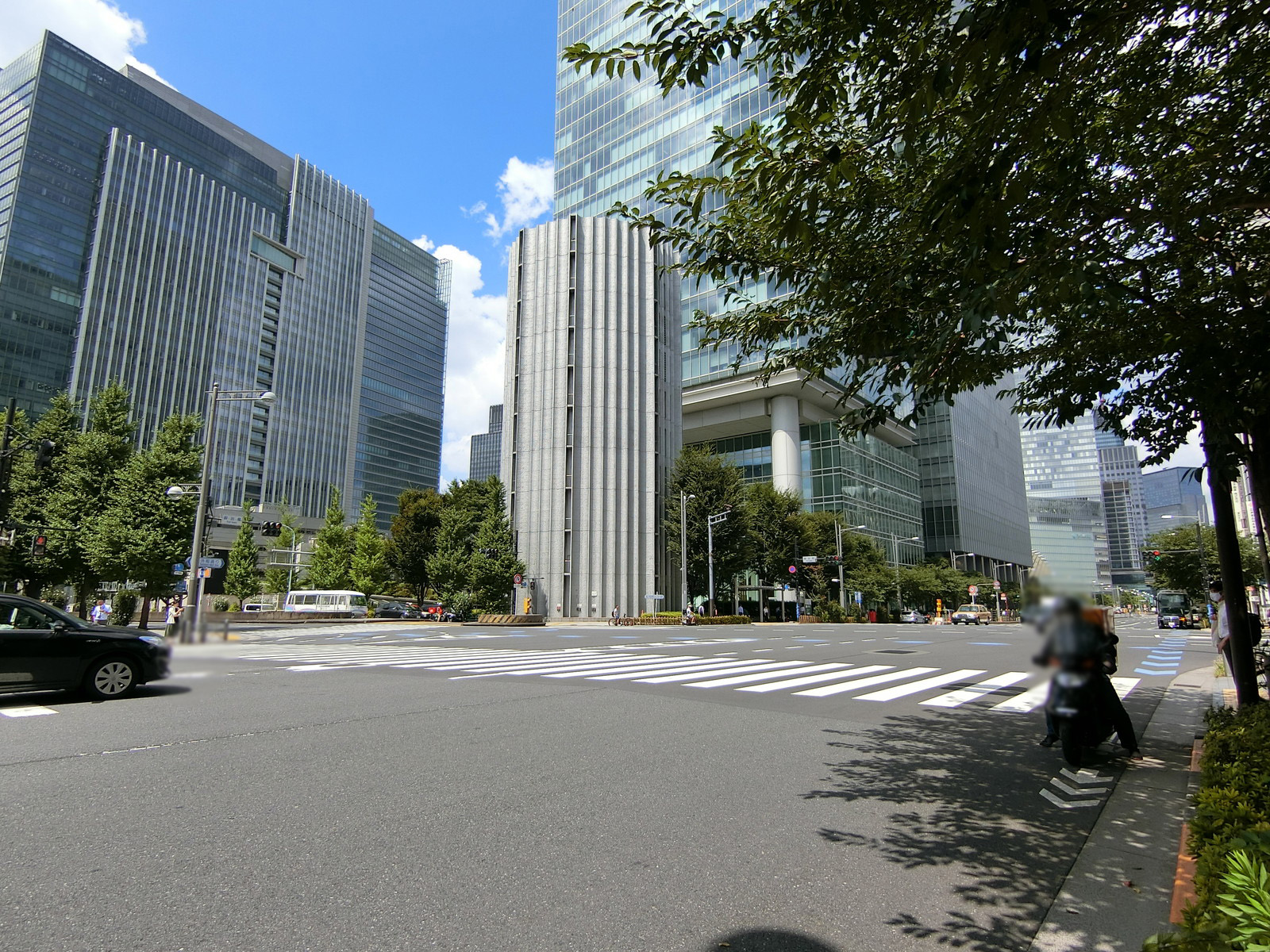 日東紡ビルディング前面の通り