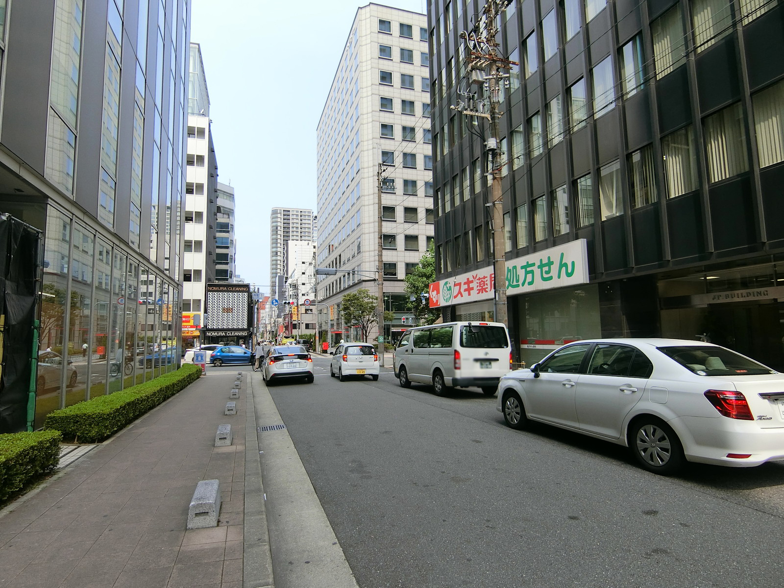 大阪堺筋Lタワー前面の通り