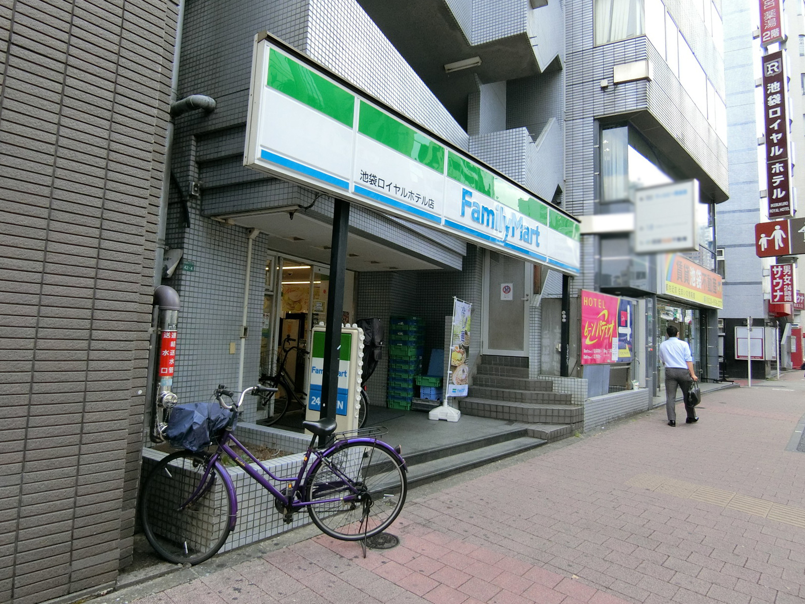徒歩1分のファミリーマート