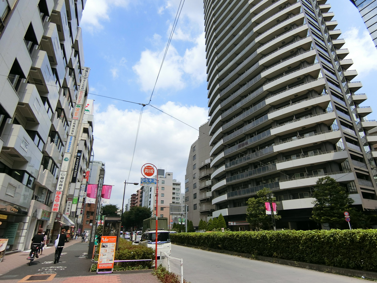 付近の劇場通り