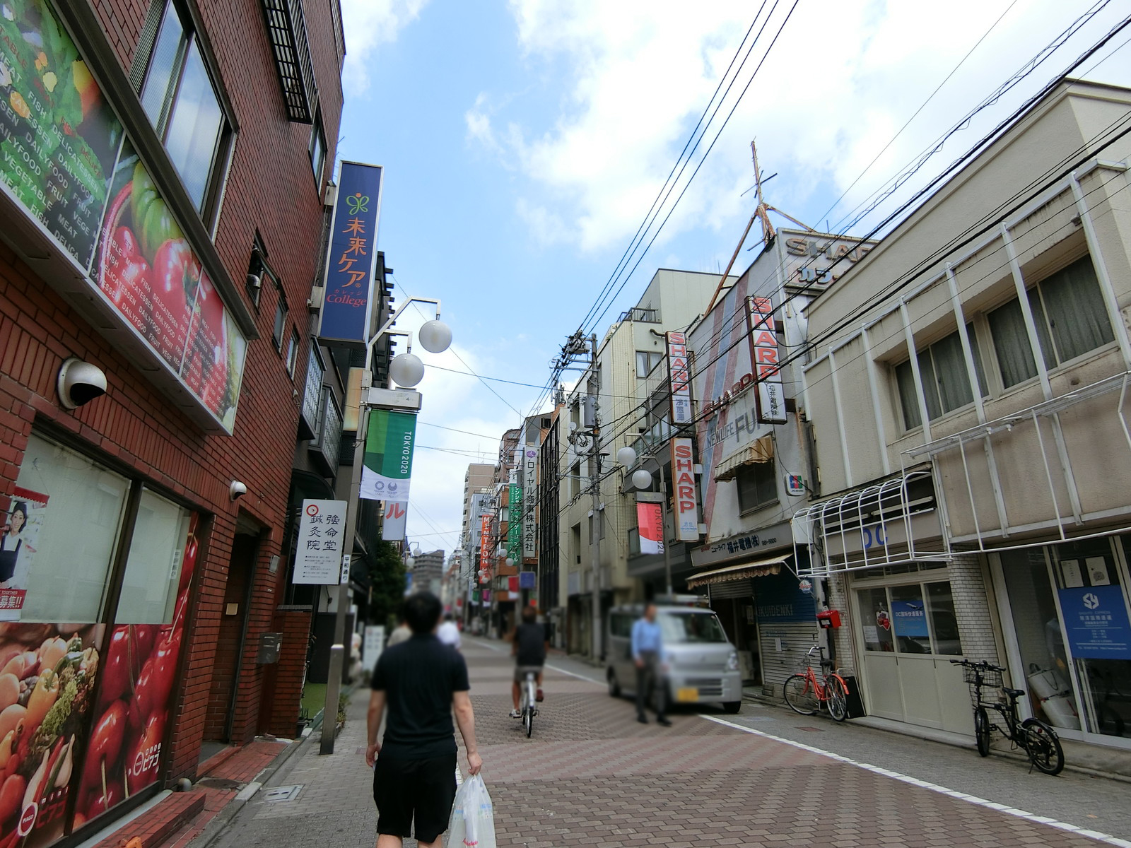 平和ビル前面の平和通り