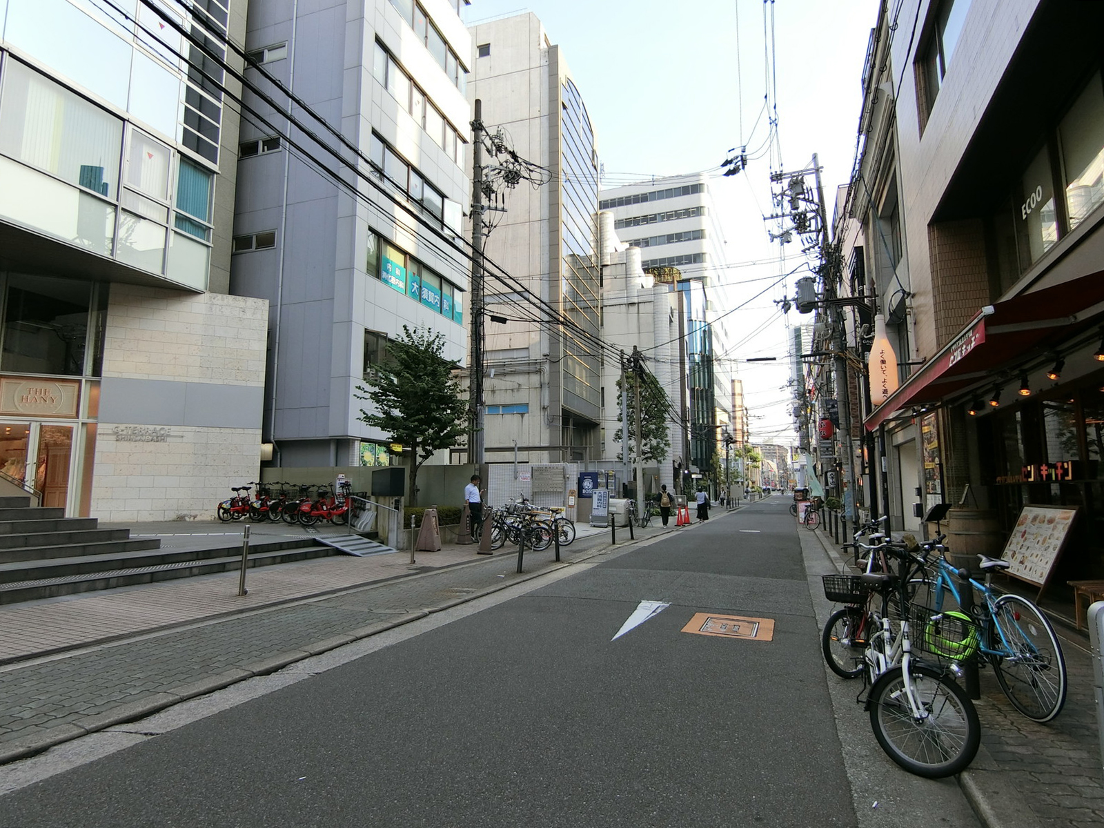 ミフネ南船場ビル前面の通り