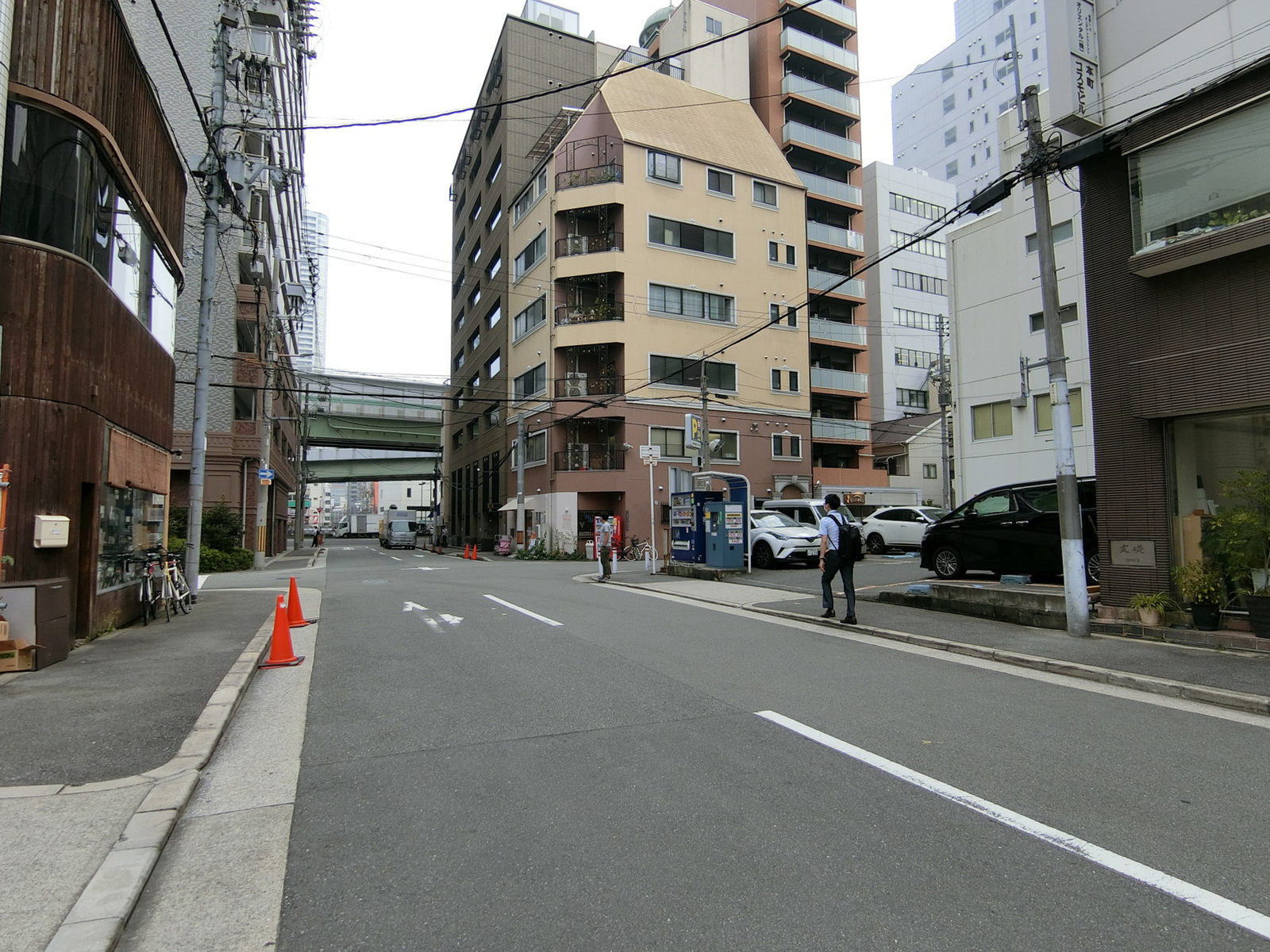 西本町木津ビル前面の通り