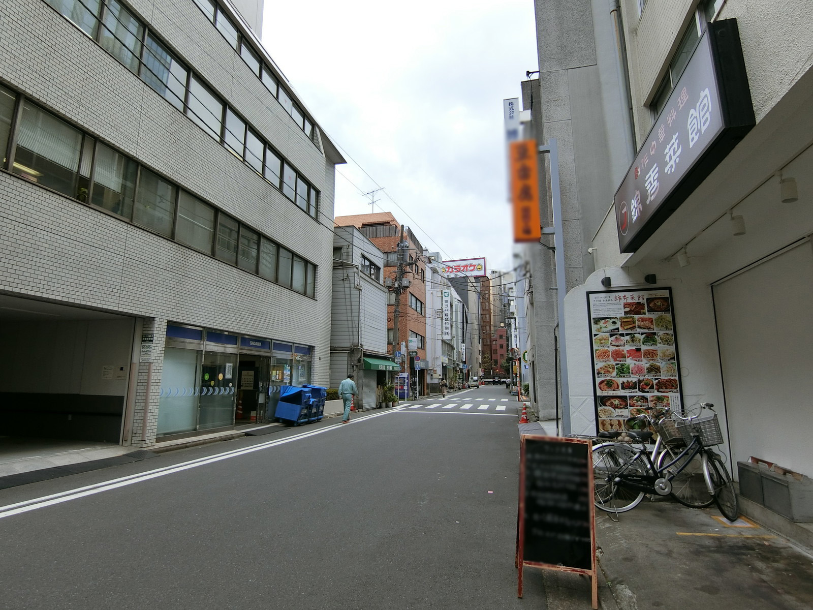 友田三和ビル前面の通り