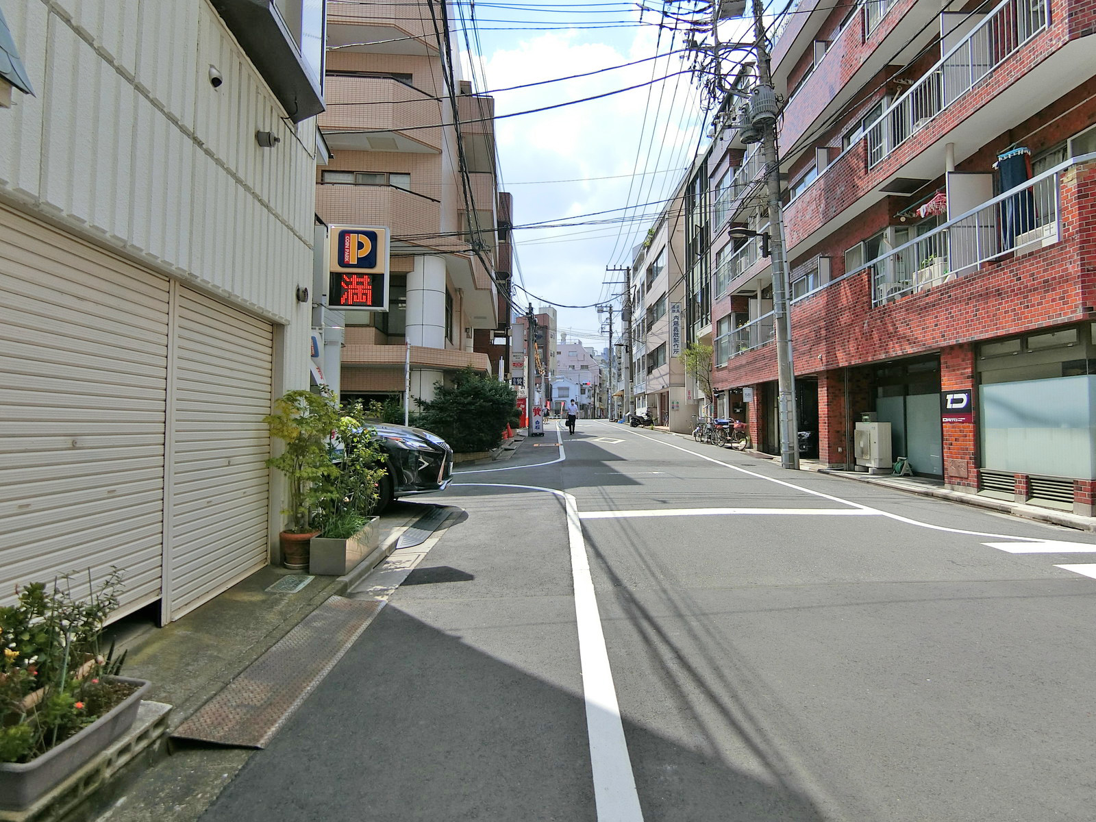 光生ビル前面の通り