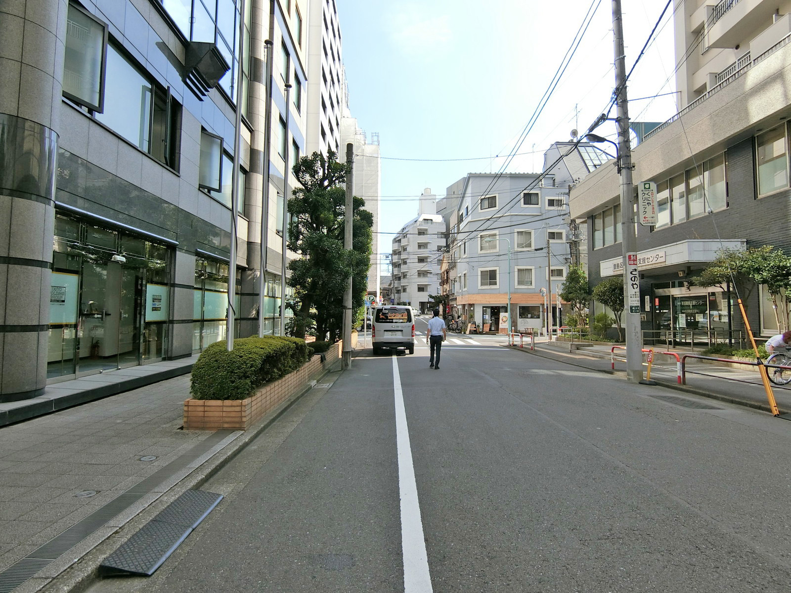 ONEST南大塚ビル前面の通り