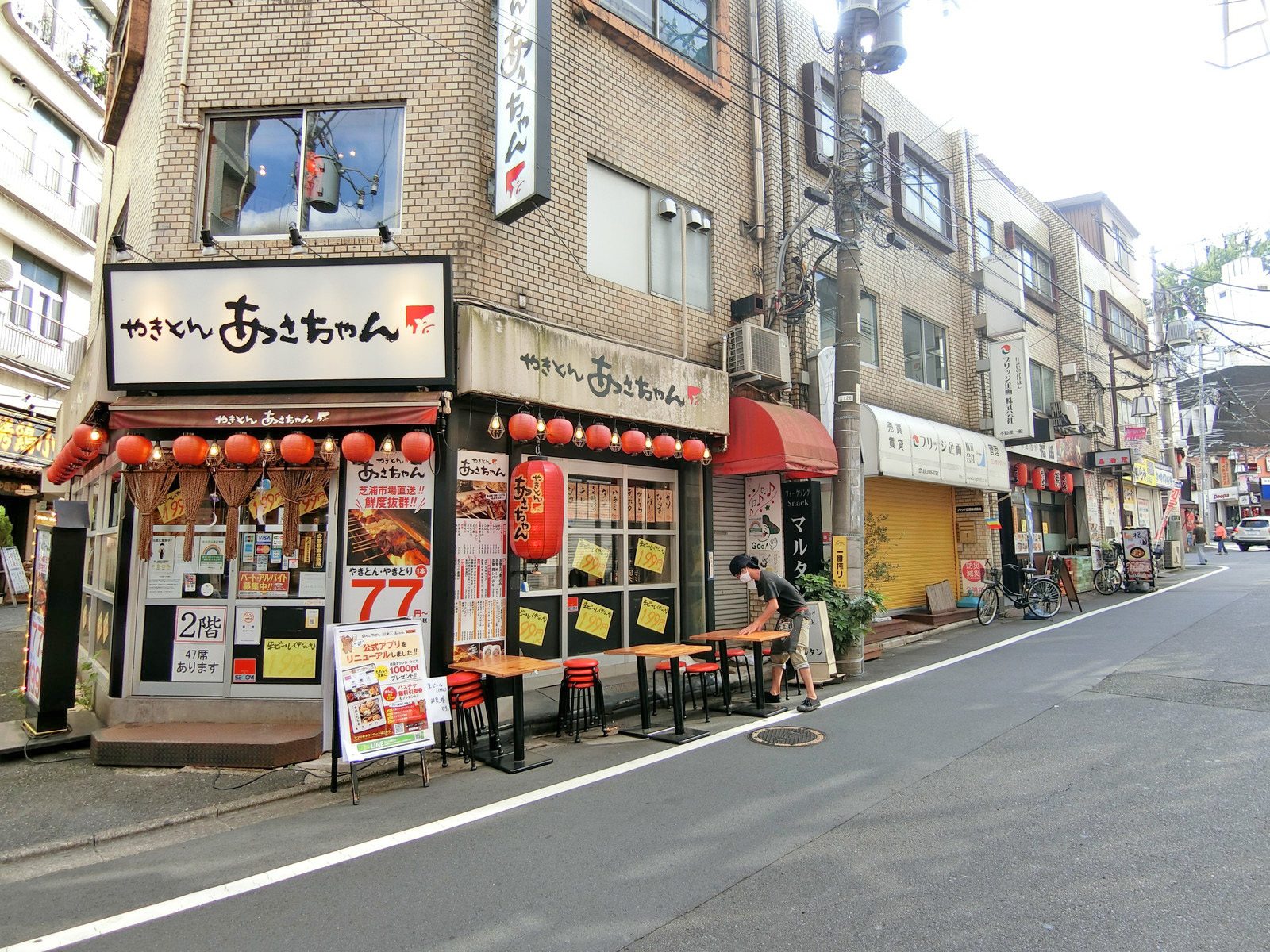 付近には飲食店が充実