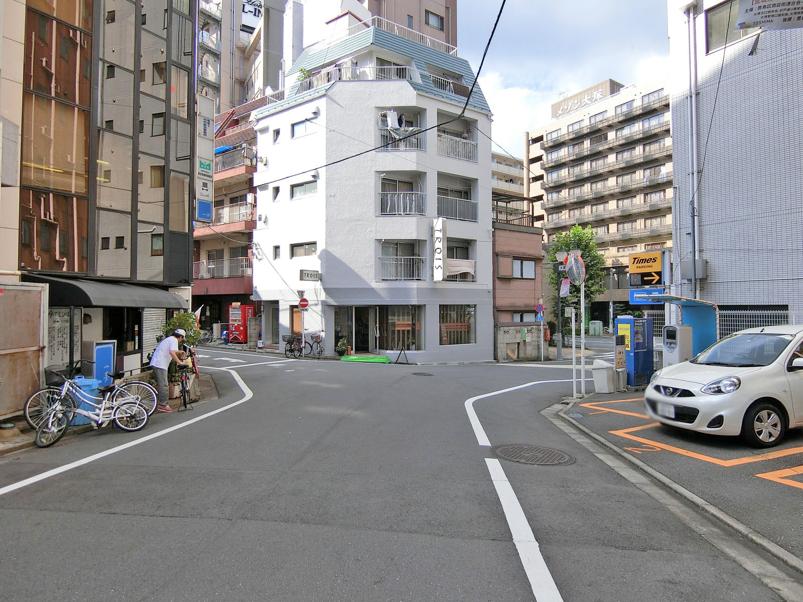 ヤマモト大塚ビル前面の通り