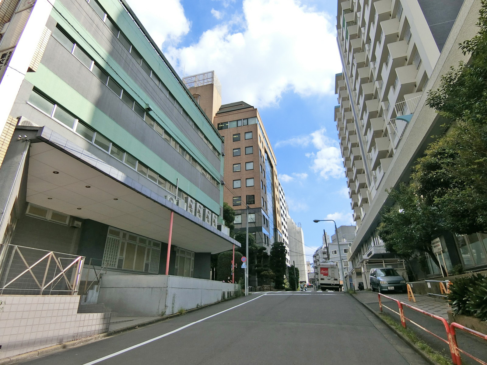 周辺はオフィス街