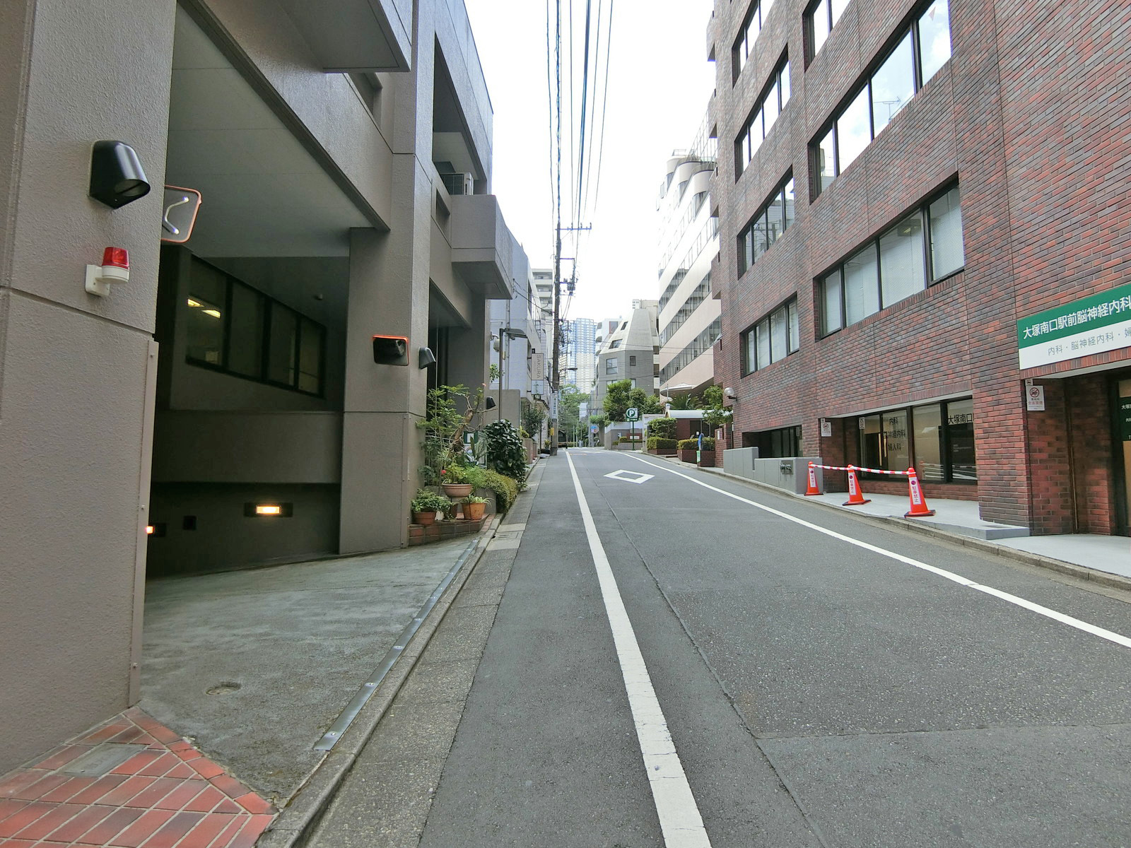 南大塚エースビル前面の通り