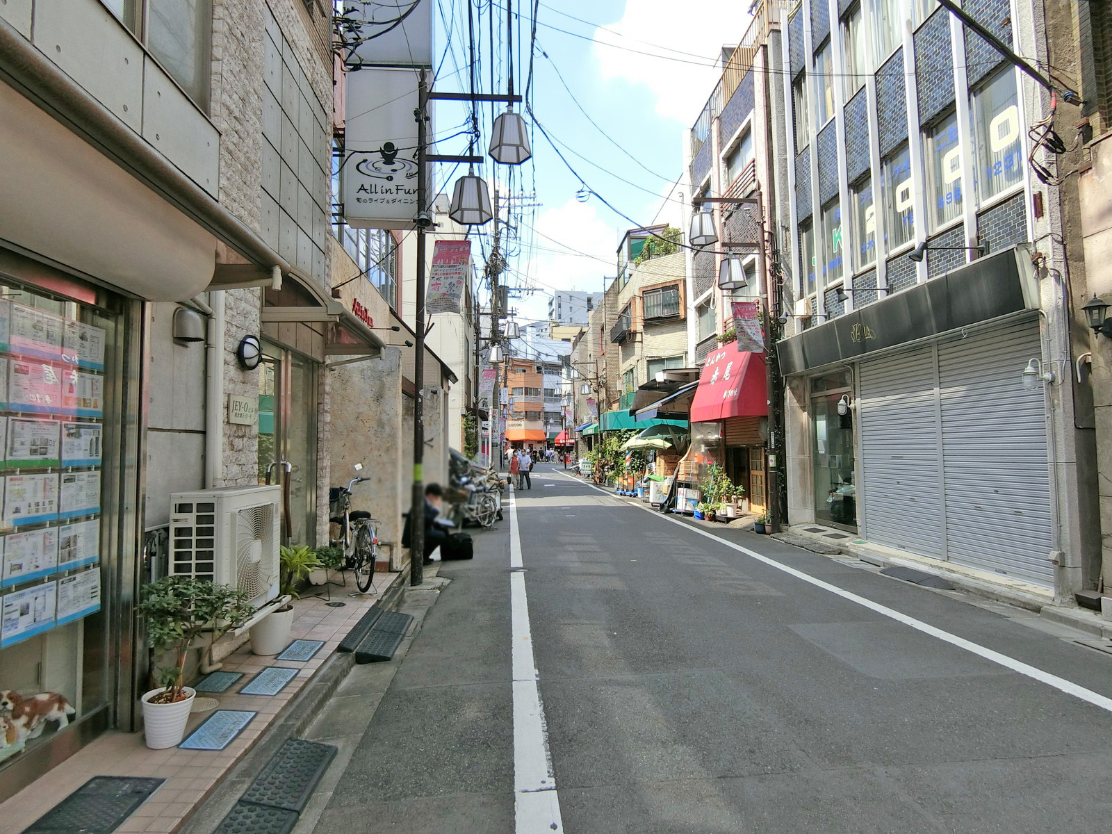今井商事ビル前面の通り