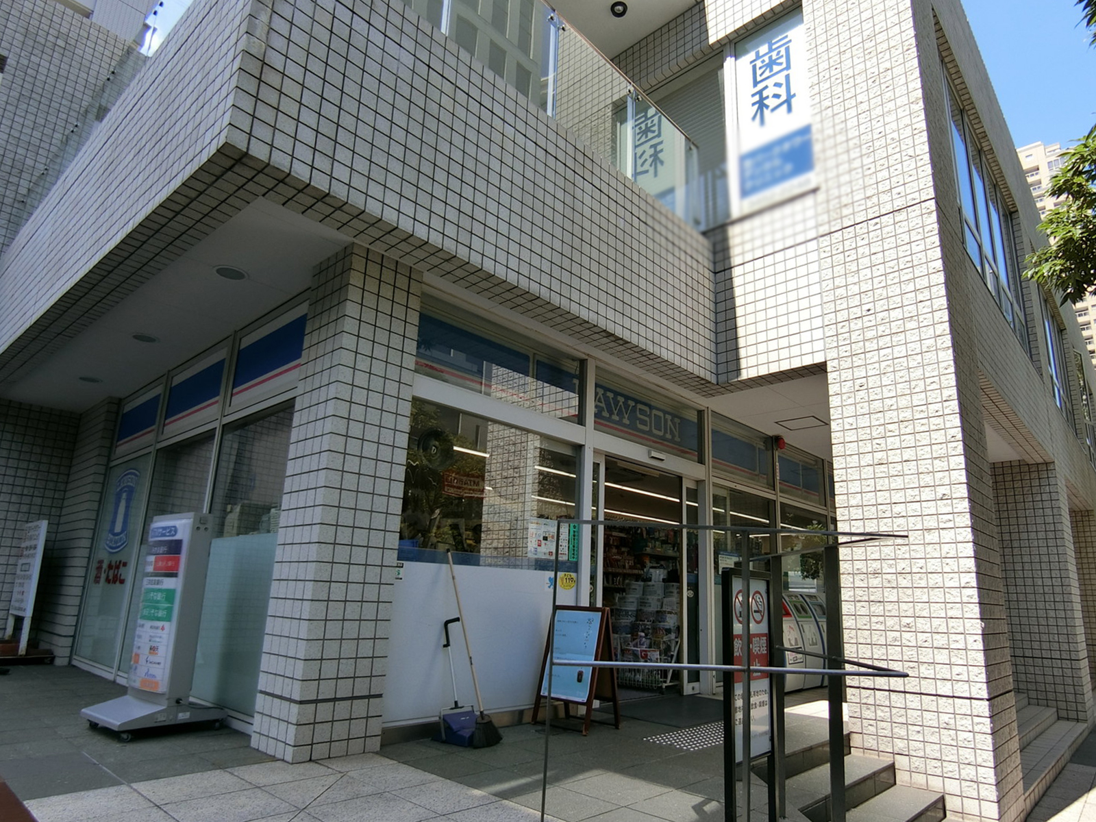 徒歩3分のローソン 芝3丁目店