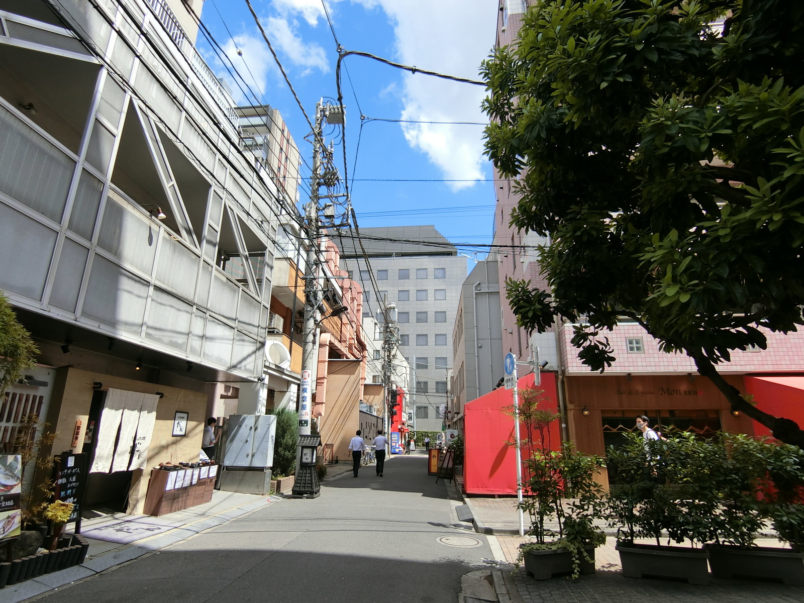 天池ビル前面の通り