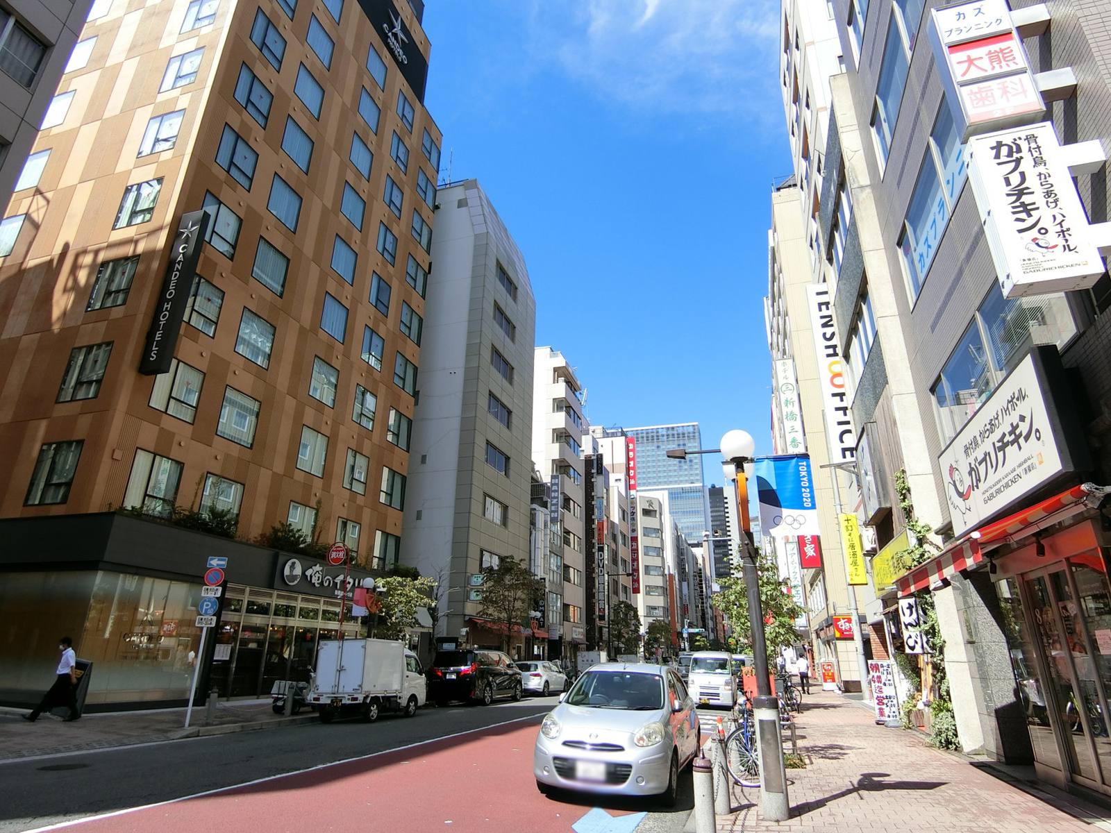 ステージ新橋ビル前面の通り