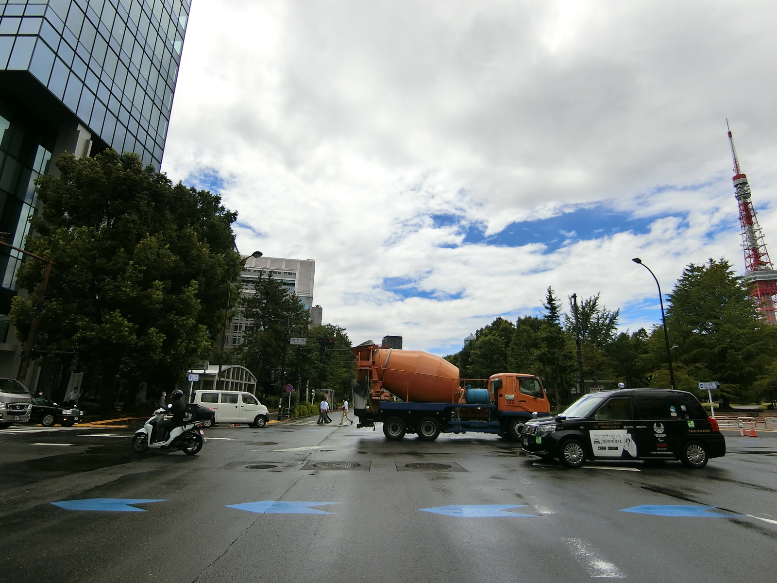 付近の御成門交差点