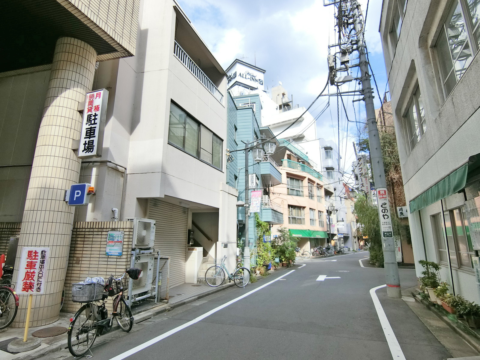 周辺は閑静なエリア