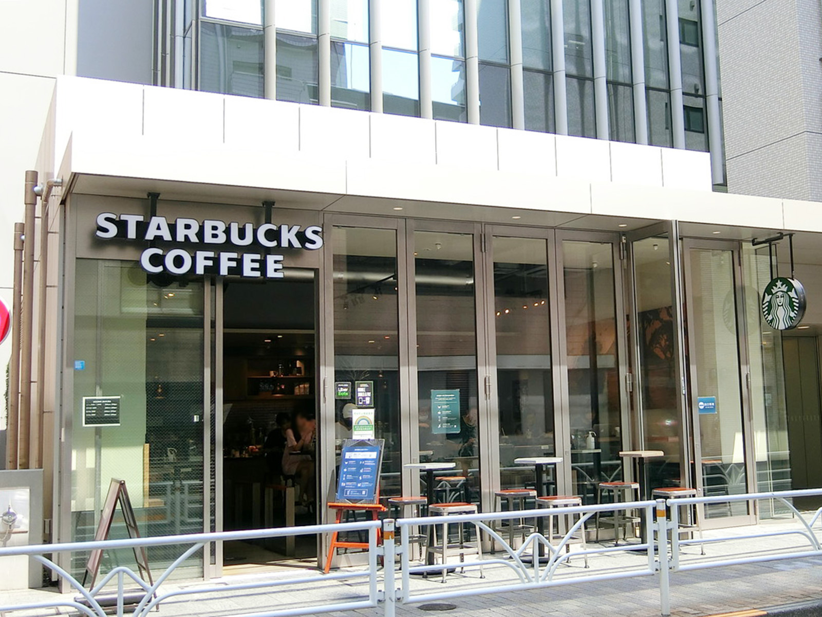 徒歩1分のスターバックスコーヒー 恵比寿ファーストスクエア店