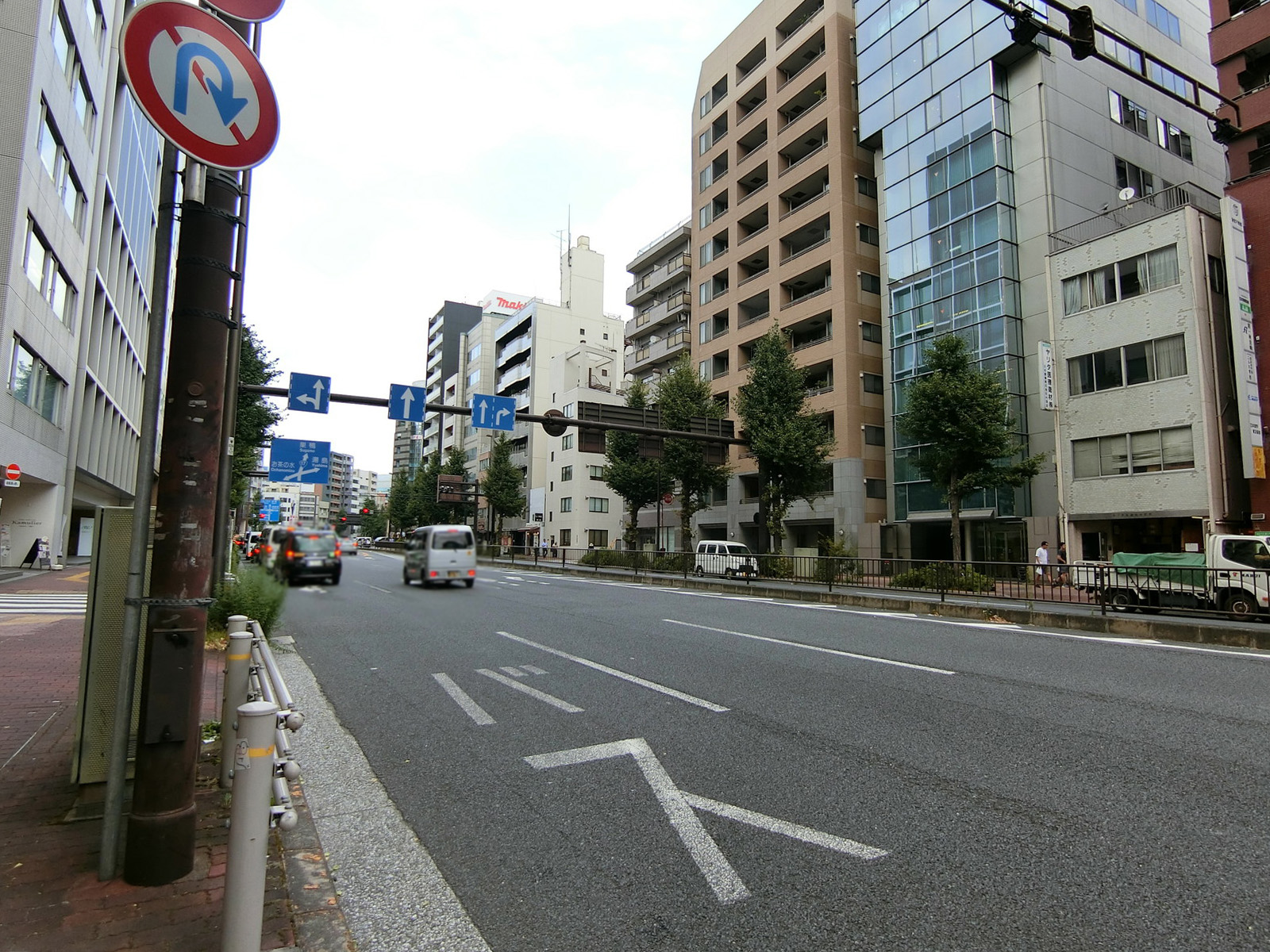 前面の中山道