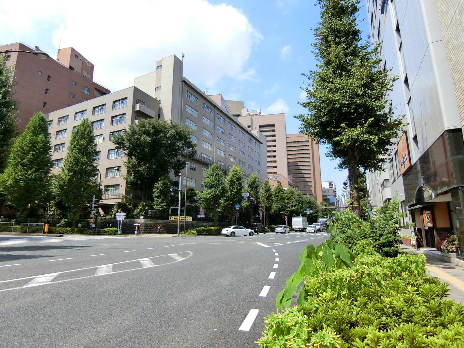 前面の蔵前橋通り
