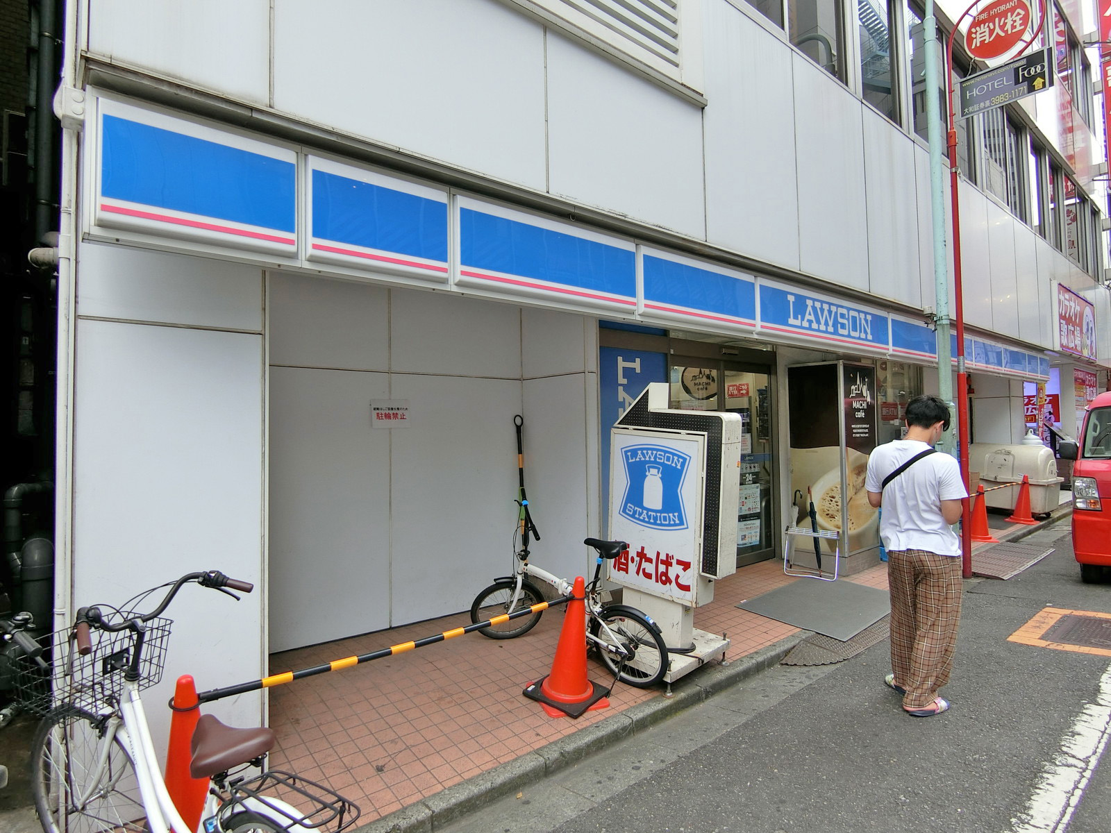 徒歩1分のローソン池袋駅東店
