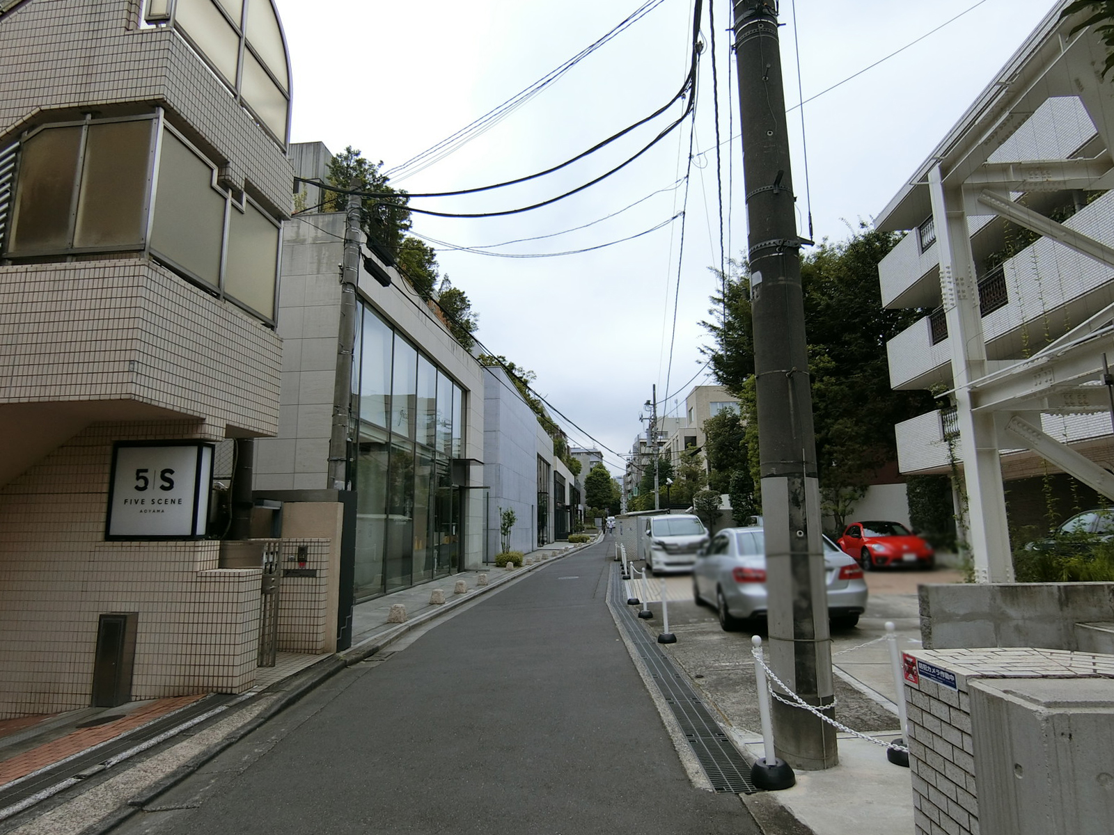 周辺は落ち着いた雰囲気のエリア