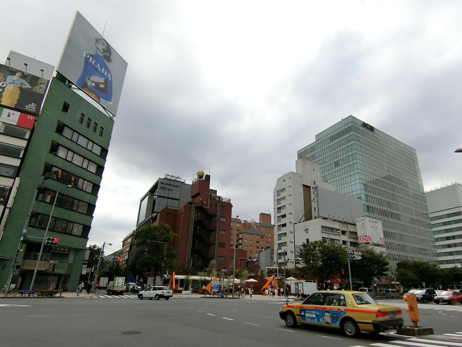 付近の表参道交差点