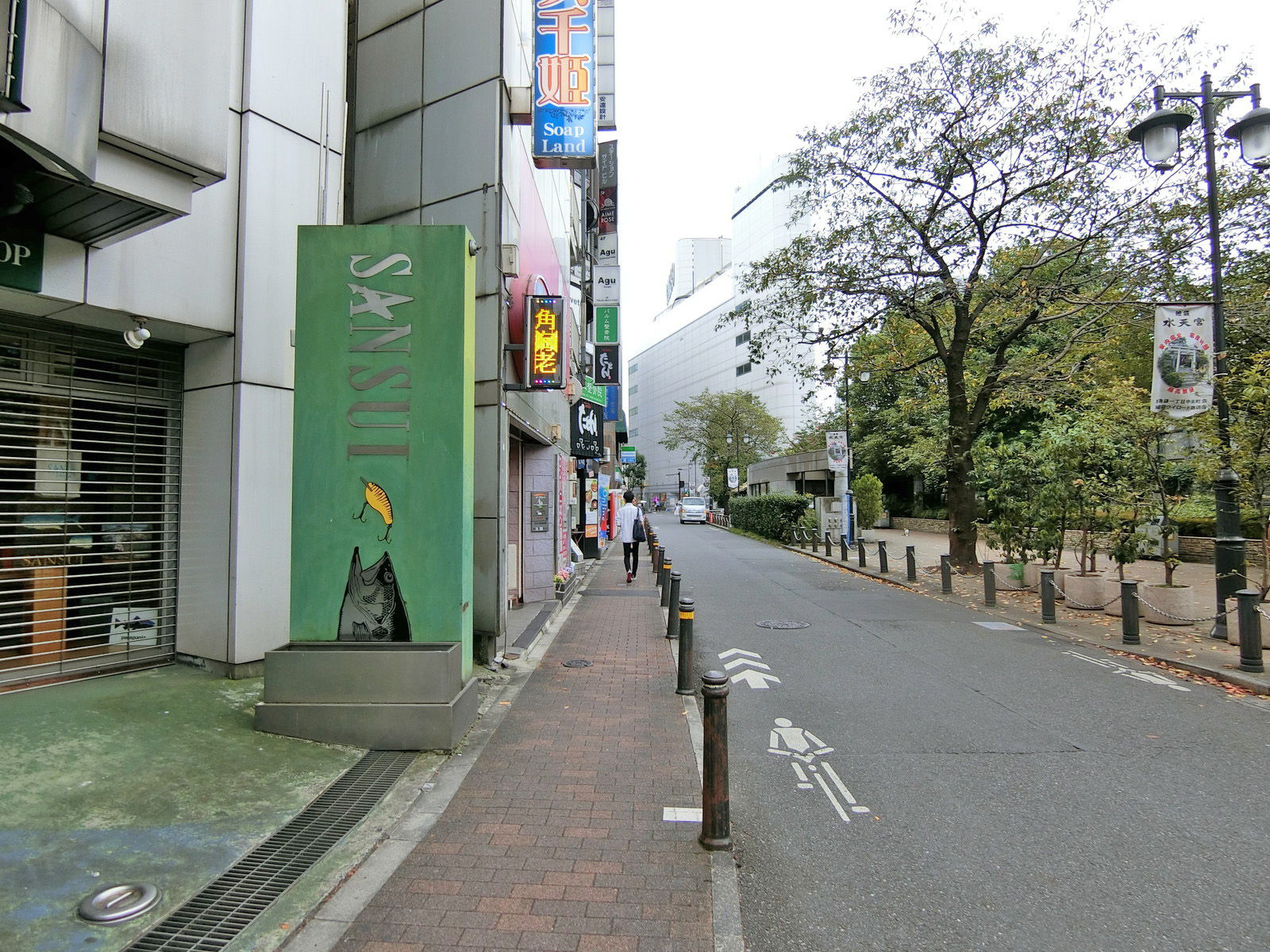 28山京ビル前面の通り