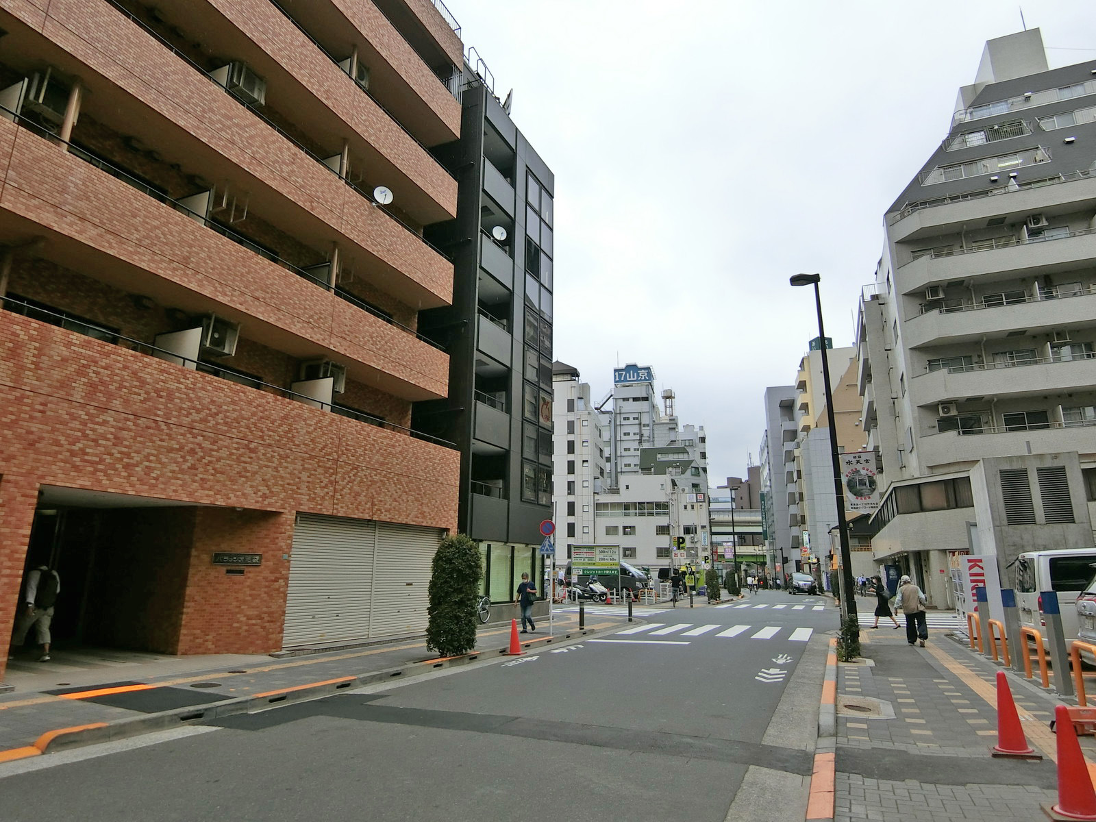 周辺は閑静なエリア