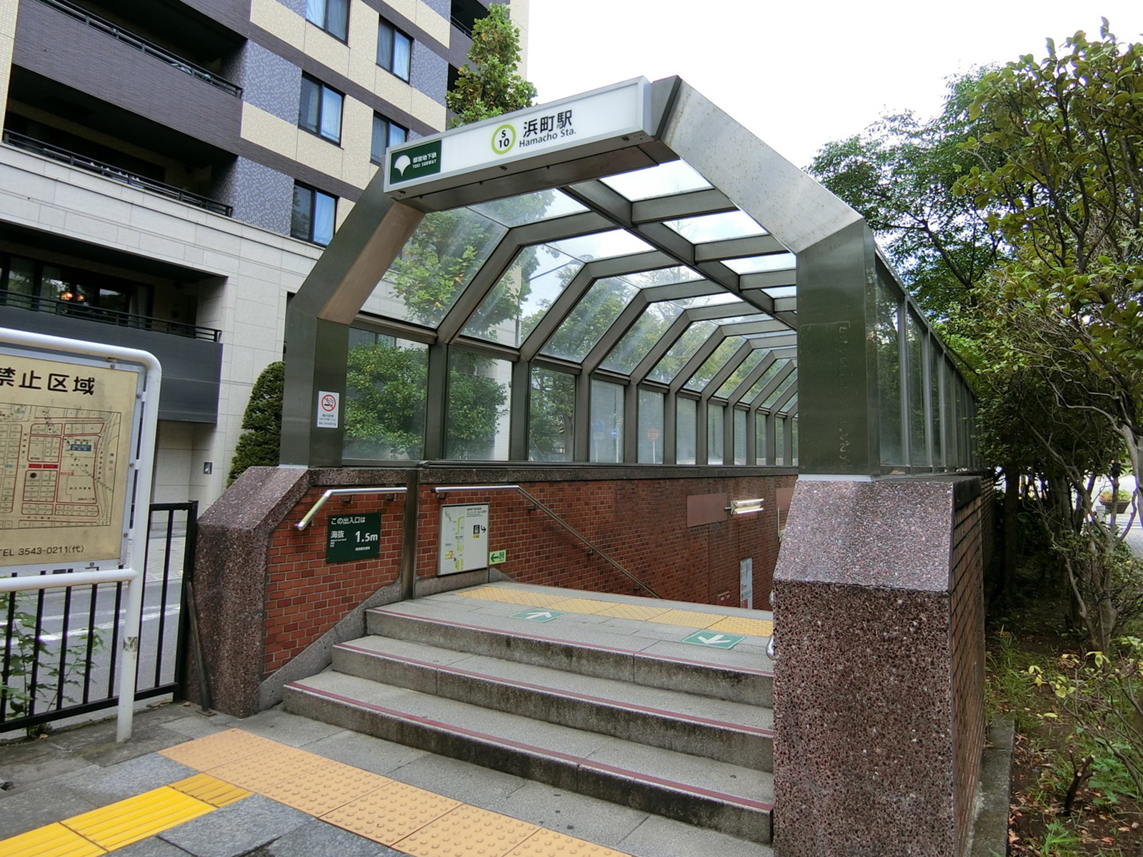 最寄りの「浜町駅」