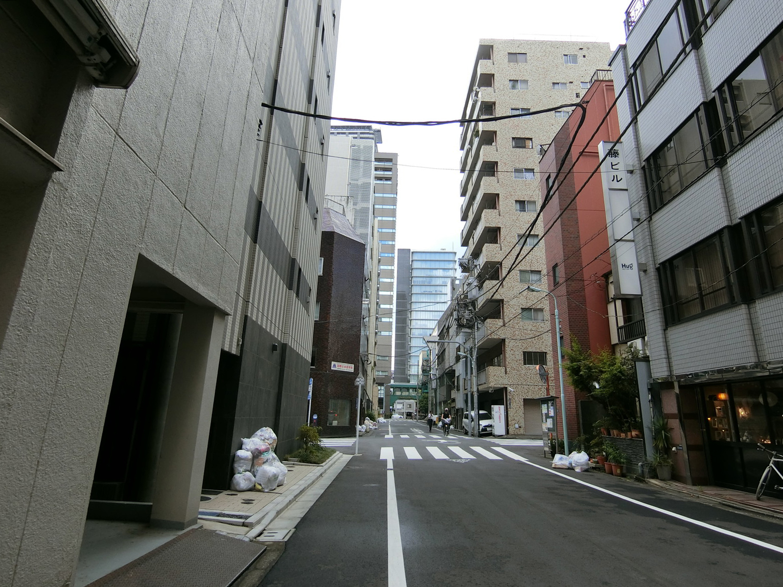 藤ビル前面の通り