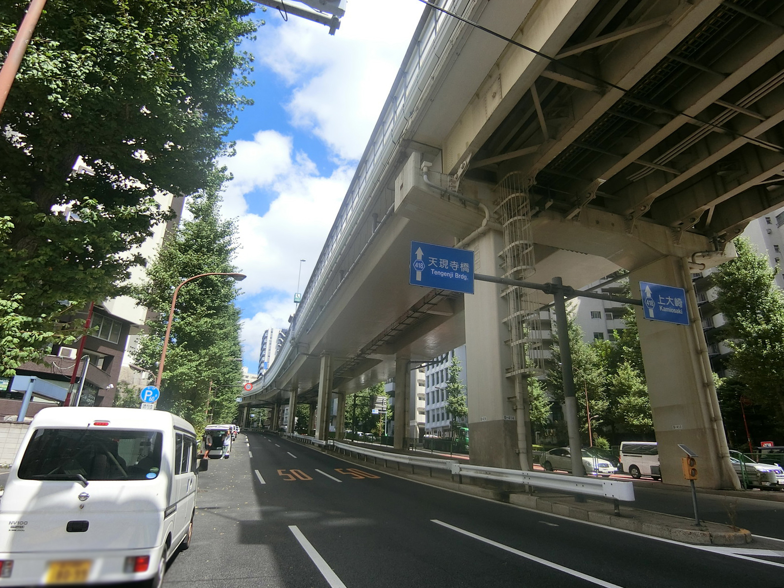 目黒ハイホーム前面の北品川四谷線