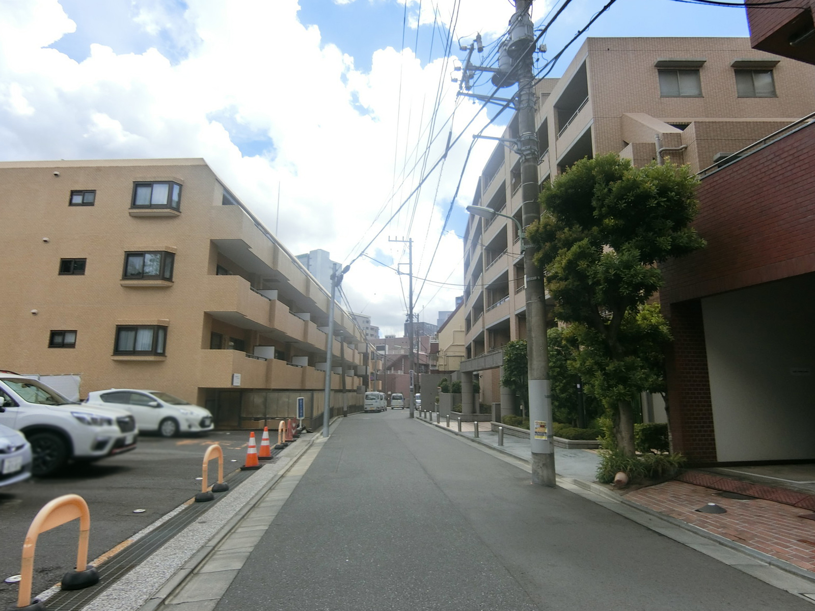 周辺は落ち着いた雰囲気のエリア