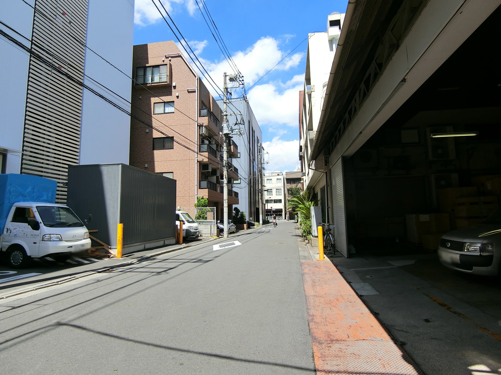 江戸ビル前面の通り