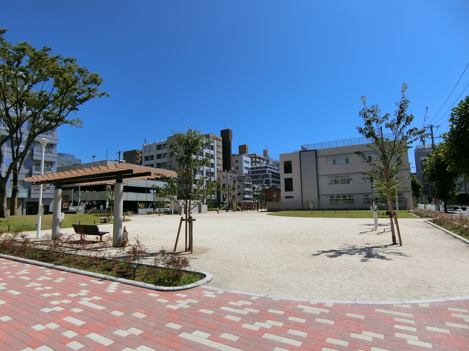 付近の日進公園