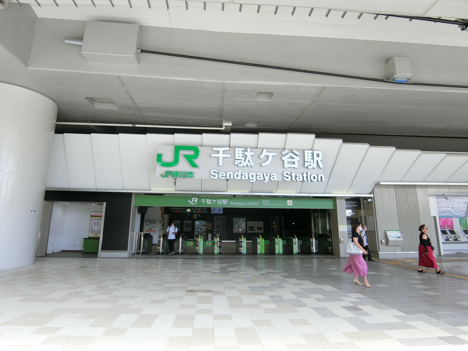 最寄りの「千駄ヶ谷駅」