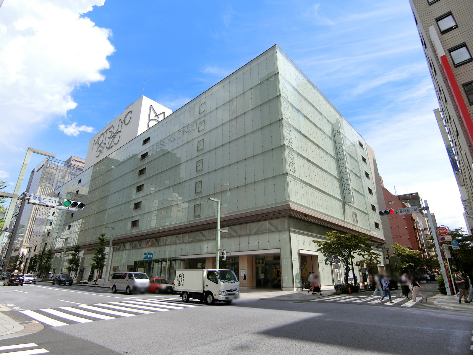 隣の松屋銀座