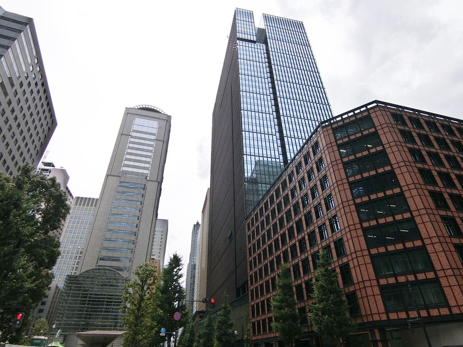 周辺は高層オフィスが立ち並ぶエリア