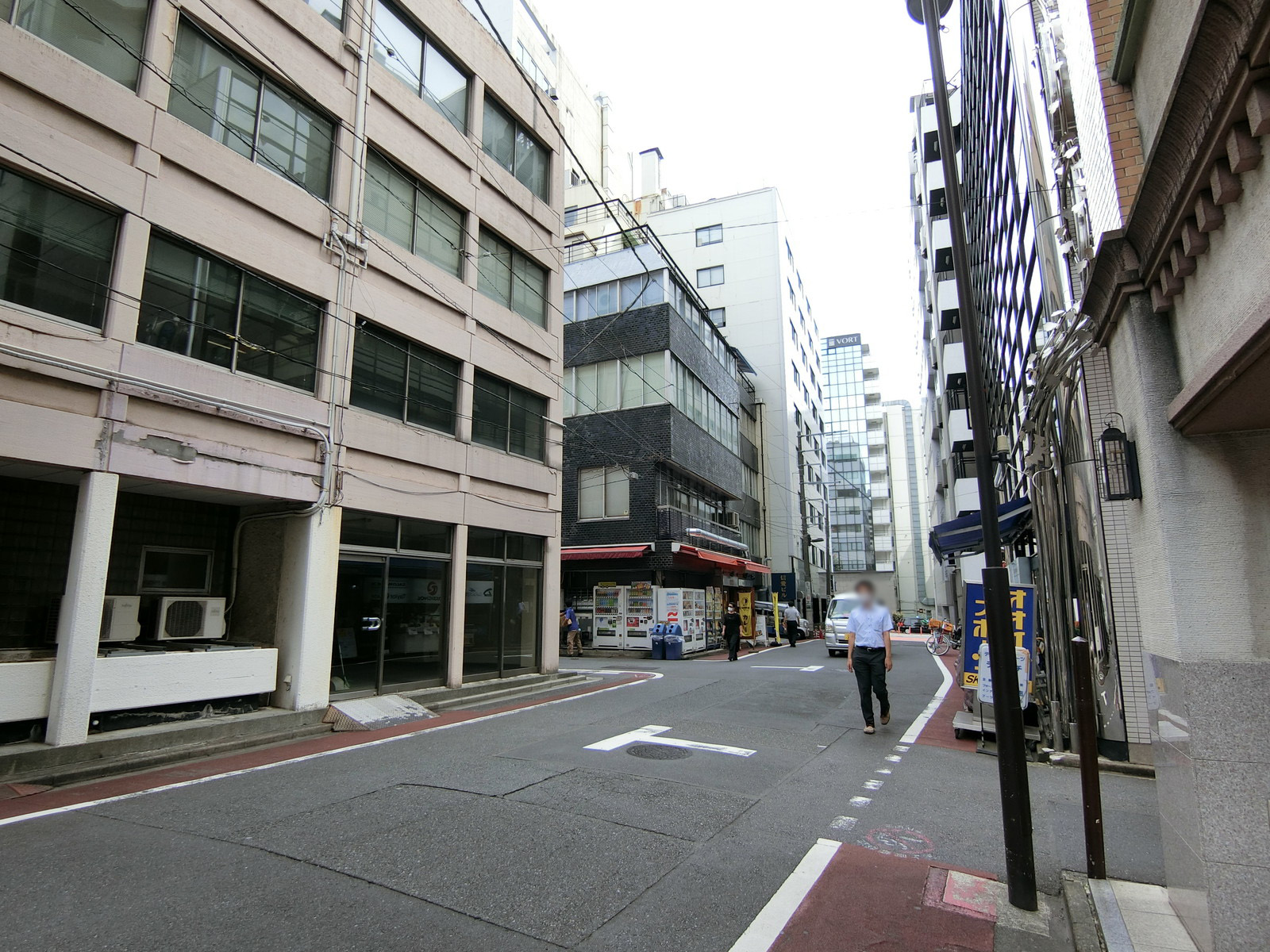 杉商ビル前面の通り