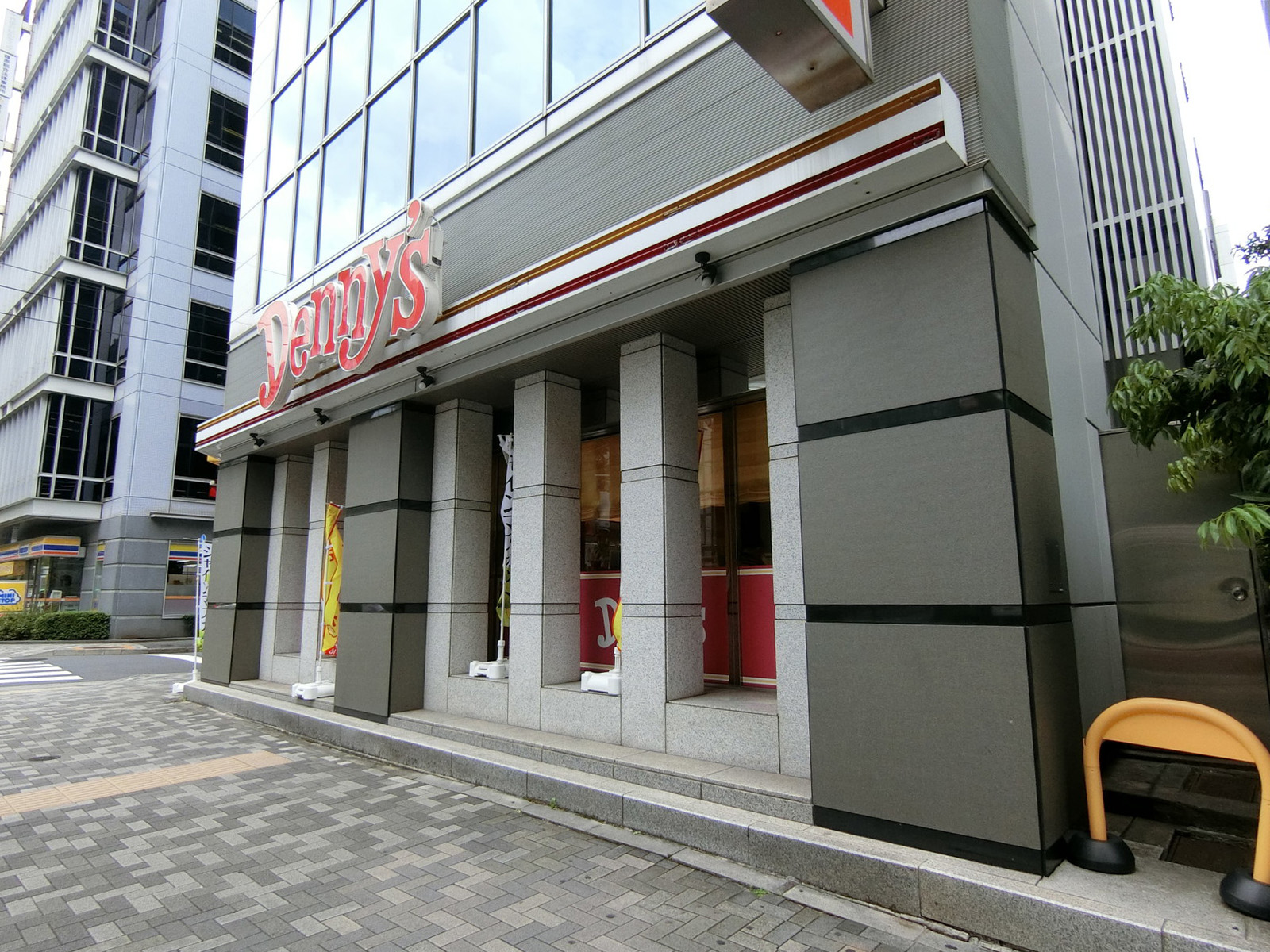 近くのデニーズ神田小川町店