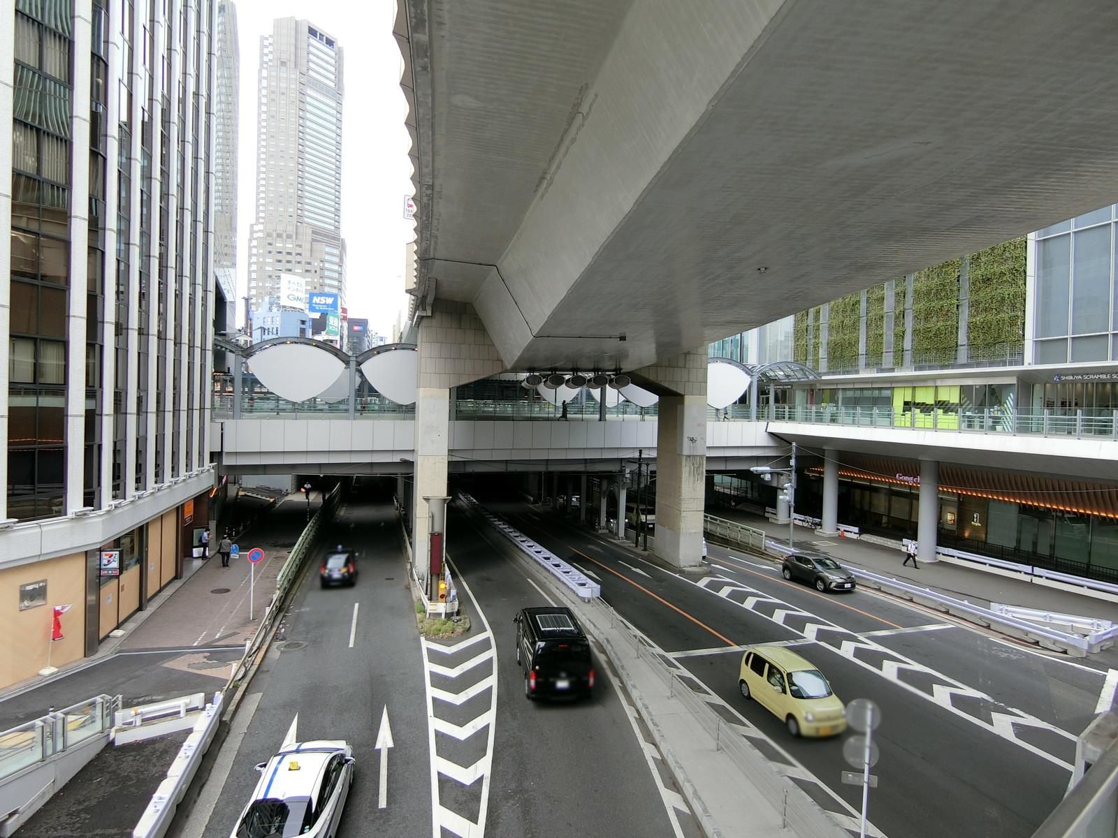 渋谷オミビル前面の通り