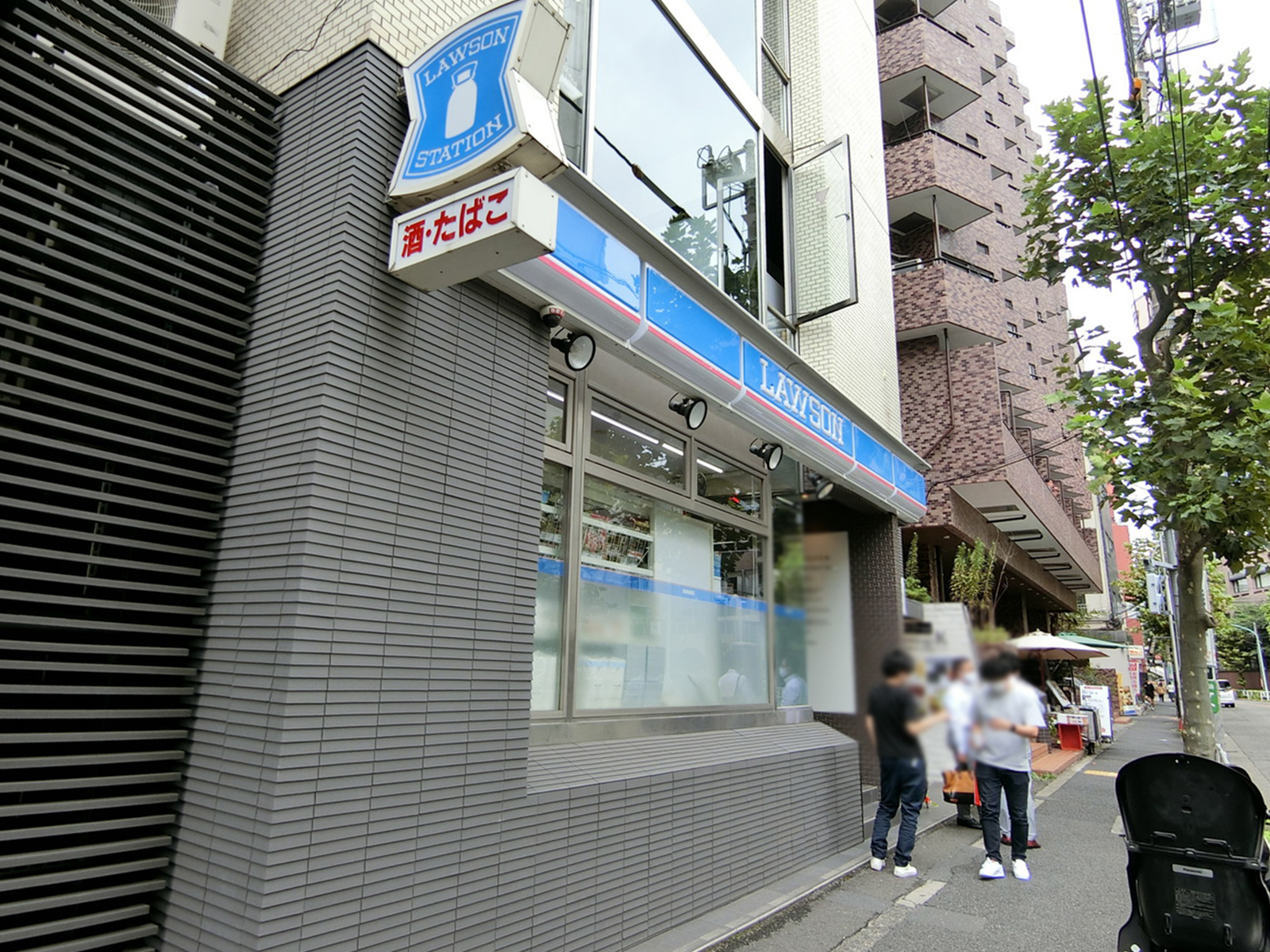 徒歩1分のローソン 渋谷2丁目店