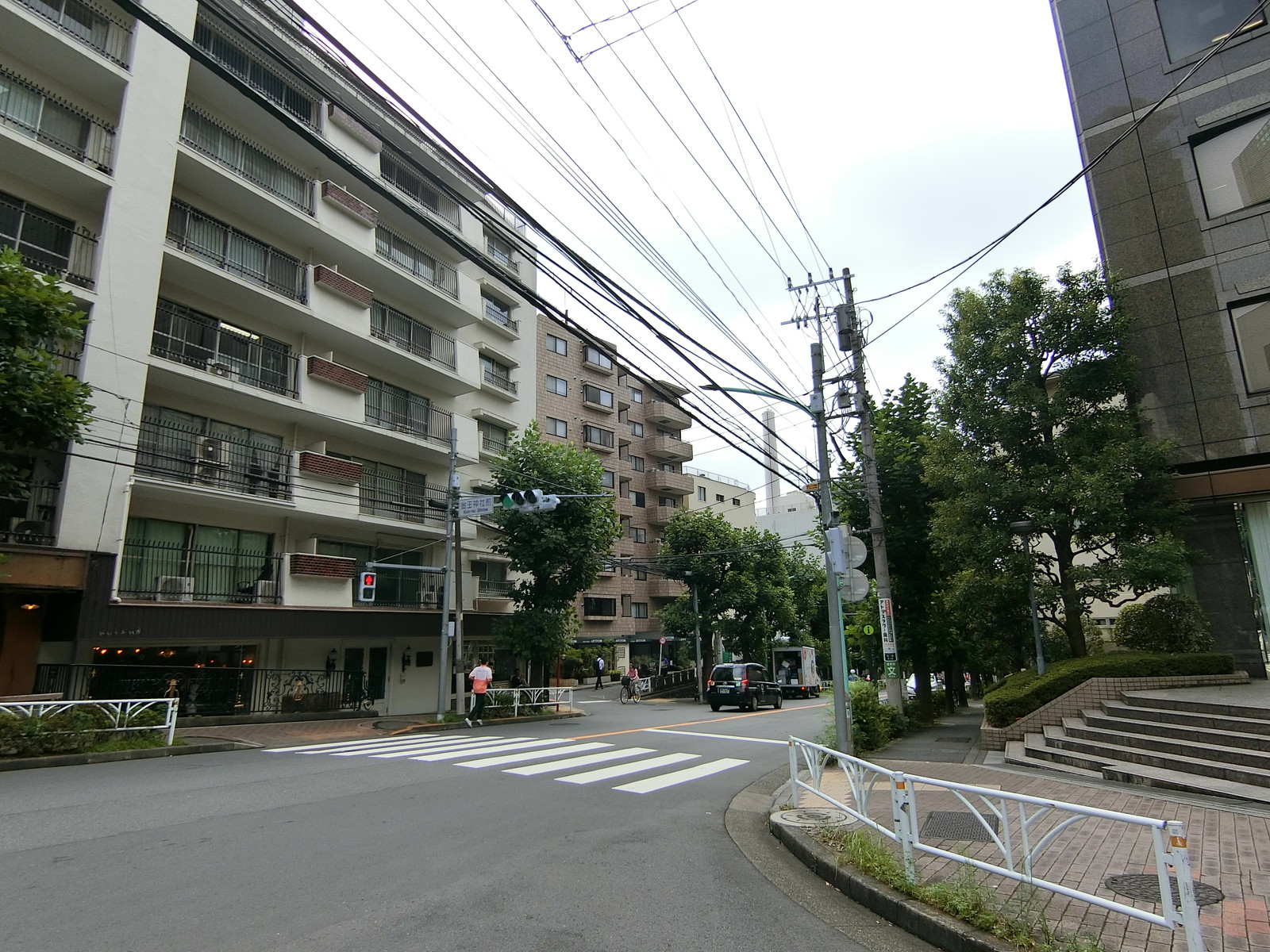 付近の八幡通り