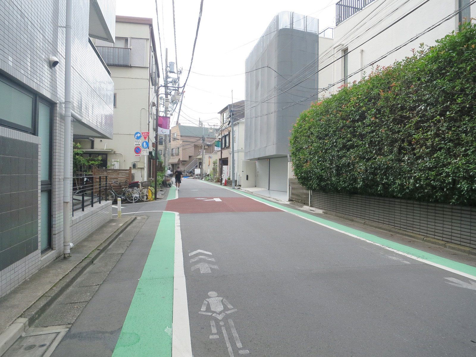 WAKEIビル前面の東海大学通り