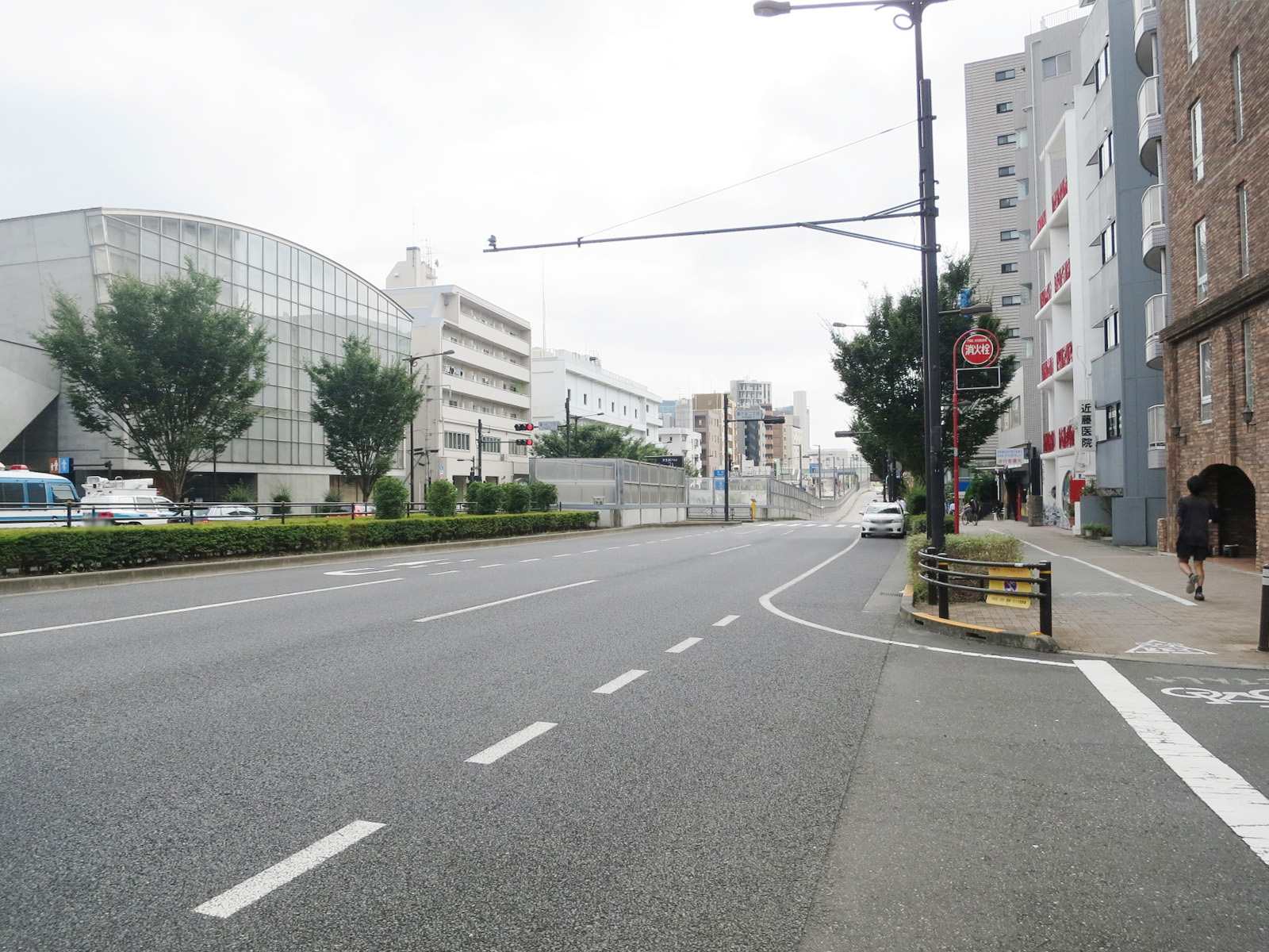 メゾンクレール前面の山手通り