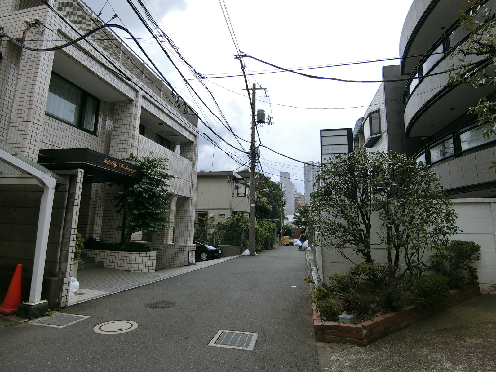 ノビリティ千駄ヶ谷前面の通り