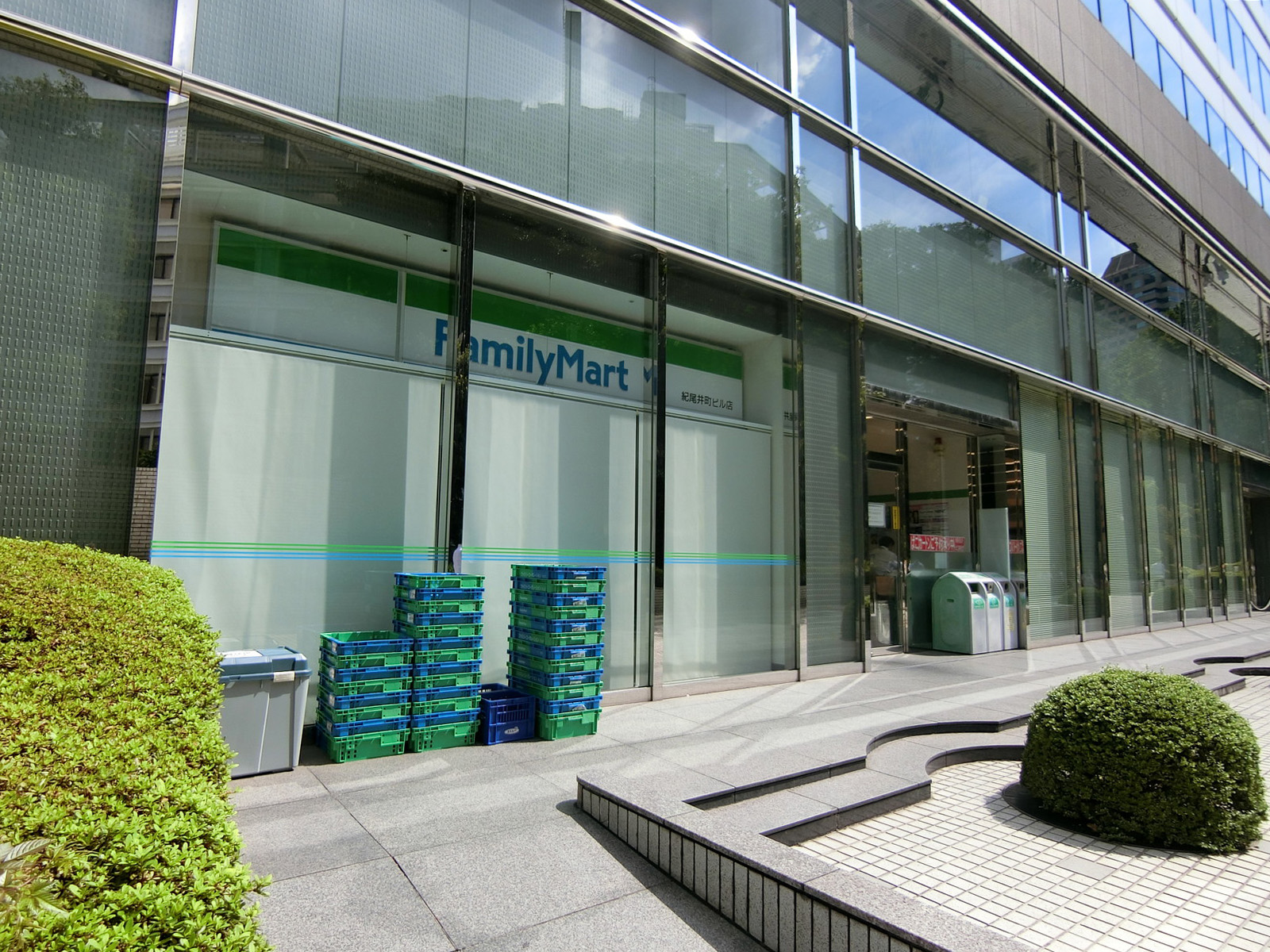 近くのファミリーマート