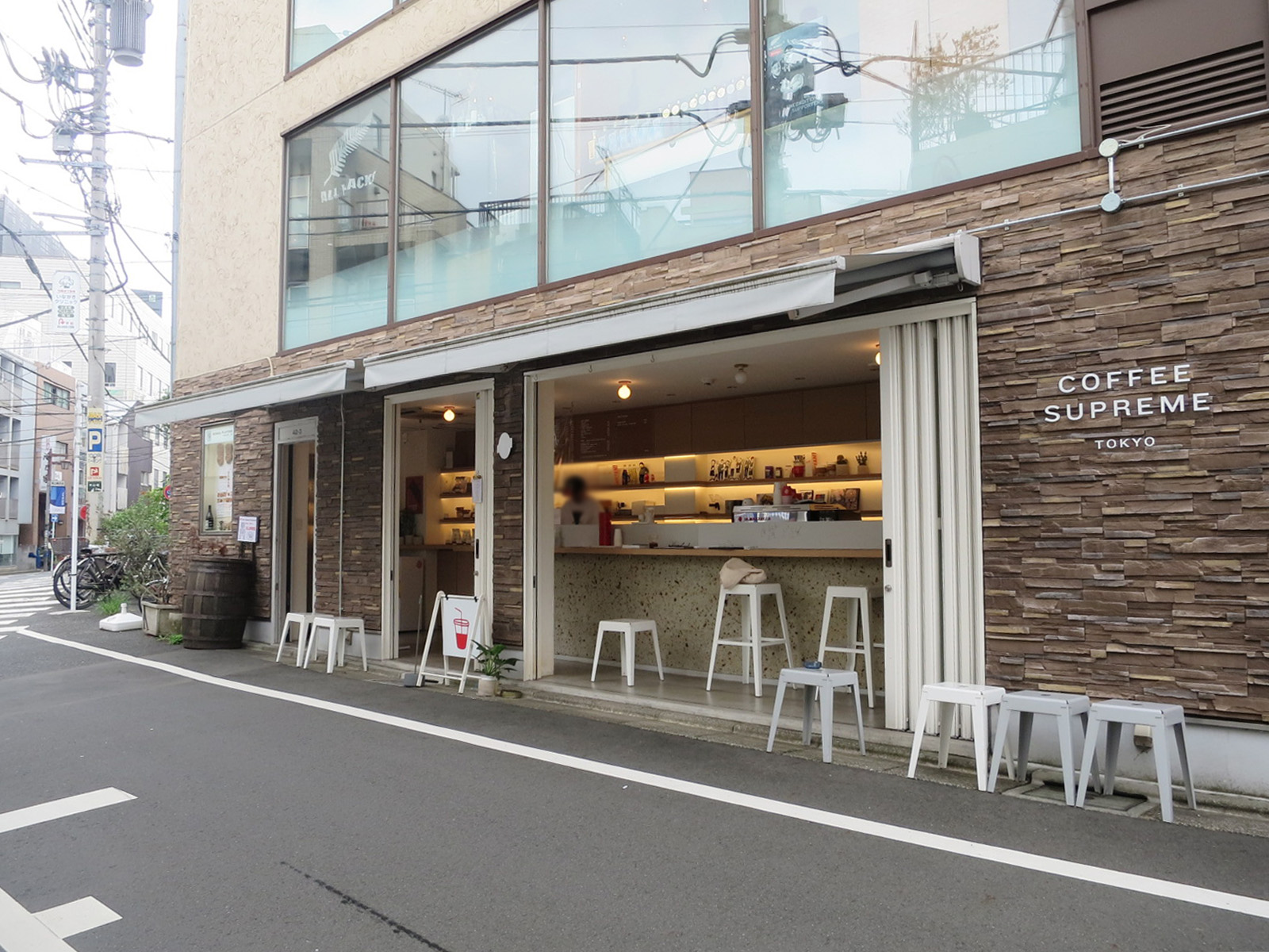 徒歩1分のCoffee Supreme Tokyo
