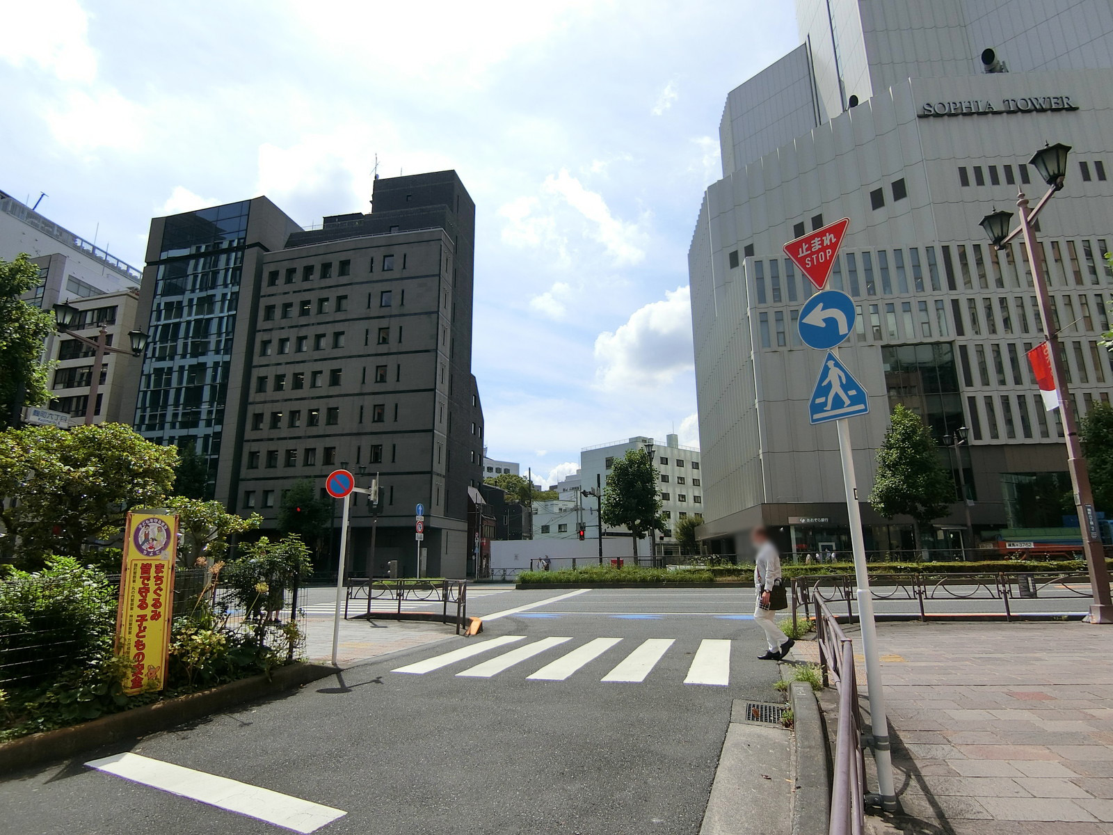 麹町ニュー弥彦ビル前面の通り