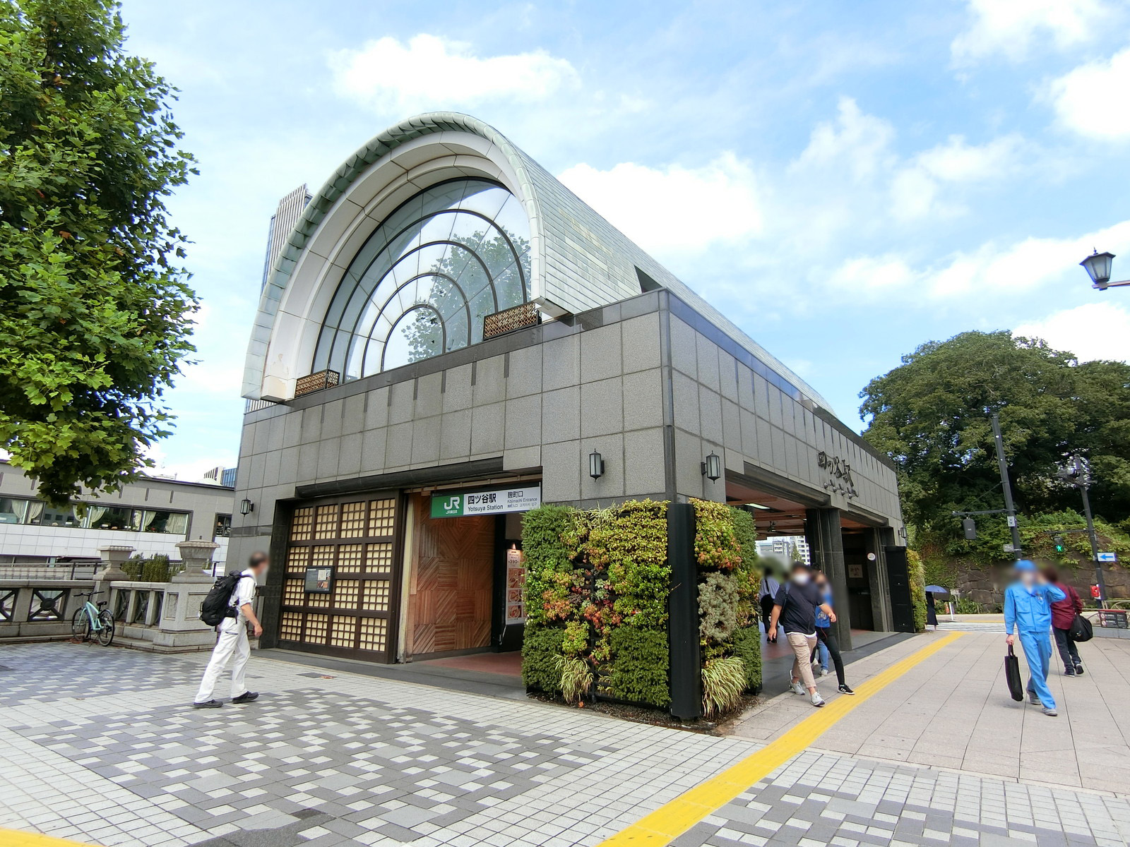 最寄りの「四ツ谷駅」
