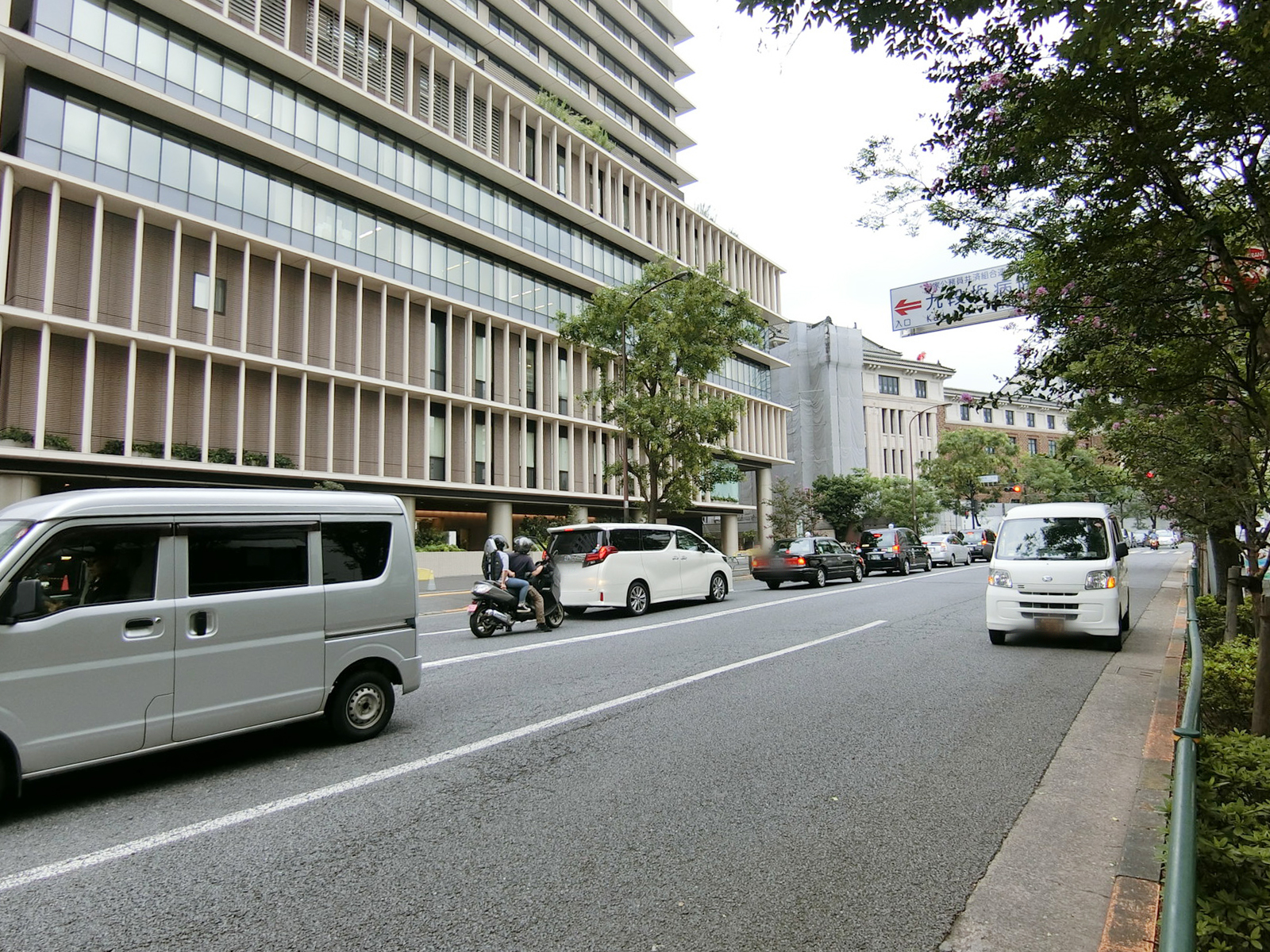 東京堂千代田ビルディング前面の通り